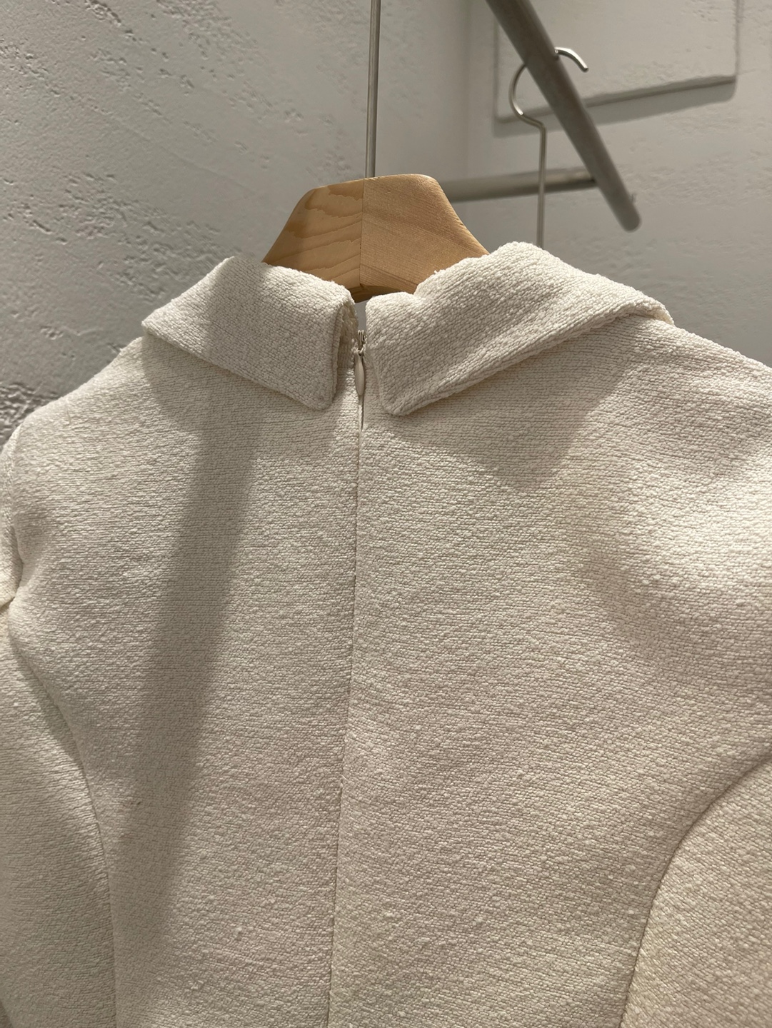 肩パッドオープンカラーライン長袖Aラインミニヒドゥンジッパー無地ワンピース | 詳細画像24