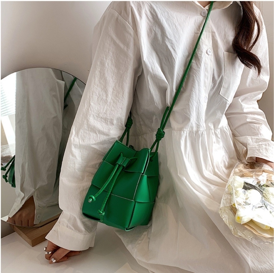 レザー調ショルダーバッグ | 詳細画像2