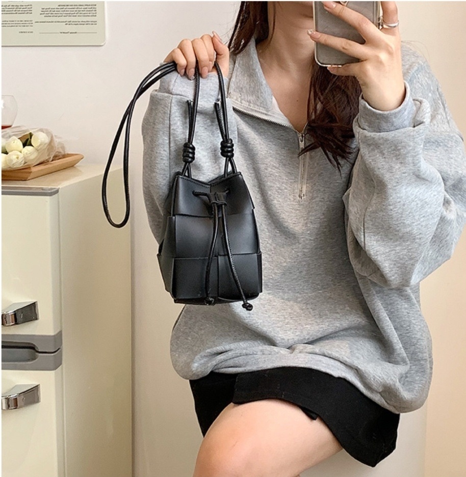 レザー調ショルダーバッグ | 詳細画像3