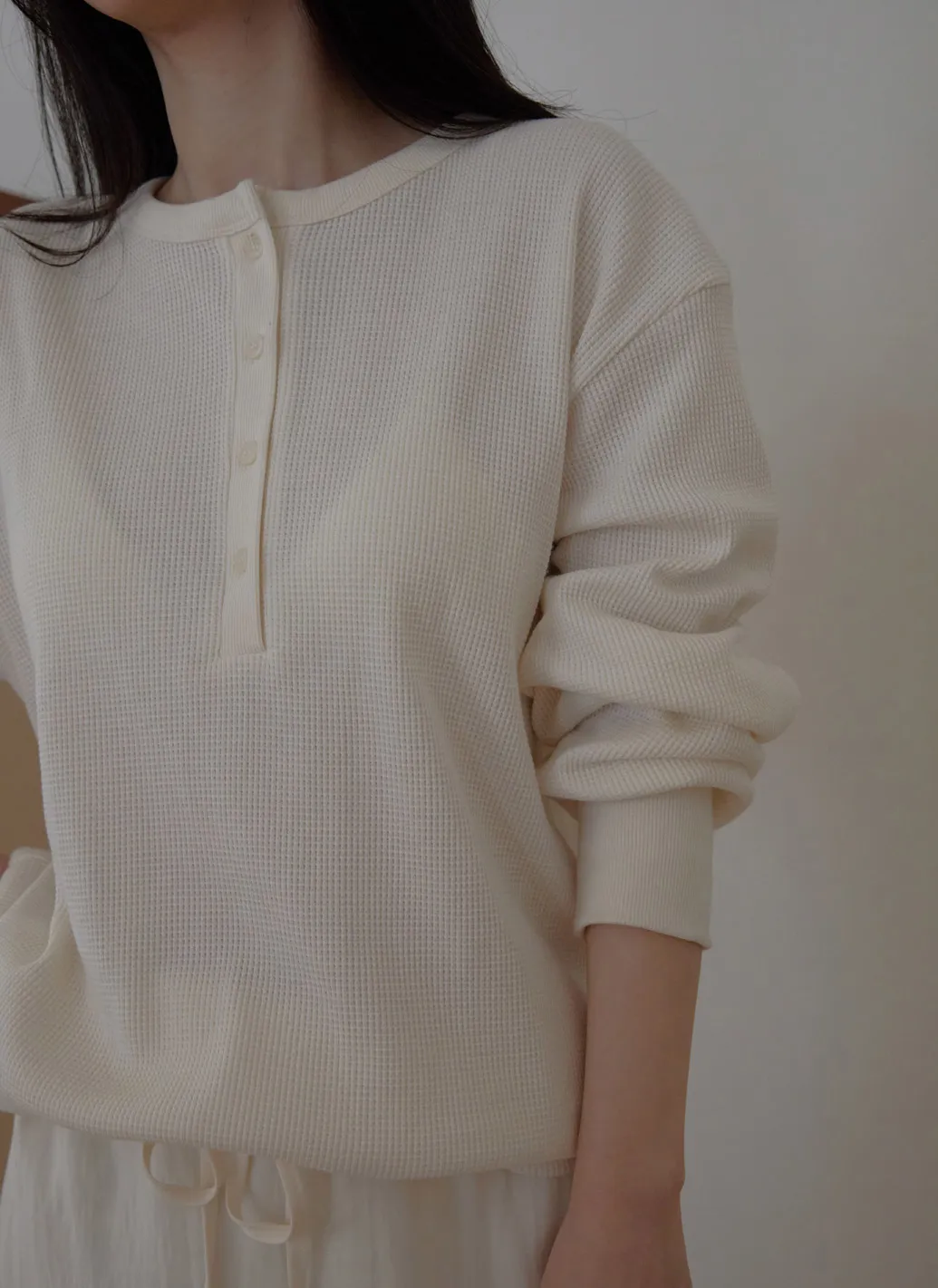 ベロアコットンボタンラウンドネックルーズエンボスTシャツオールシーズン | 詳細画像1