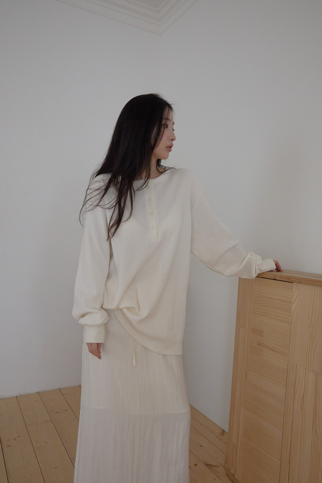 ベロアコットンボタンラウンドネックルーズエンボスTシャツオールシーズン | 詳細画像6