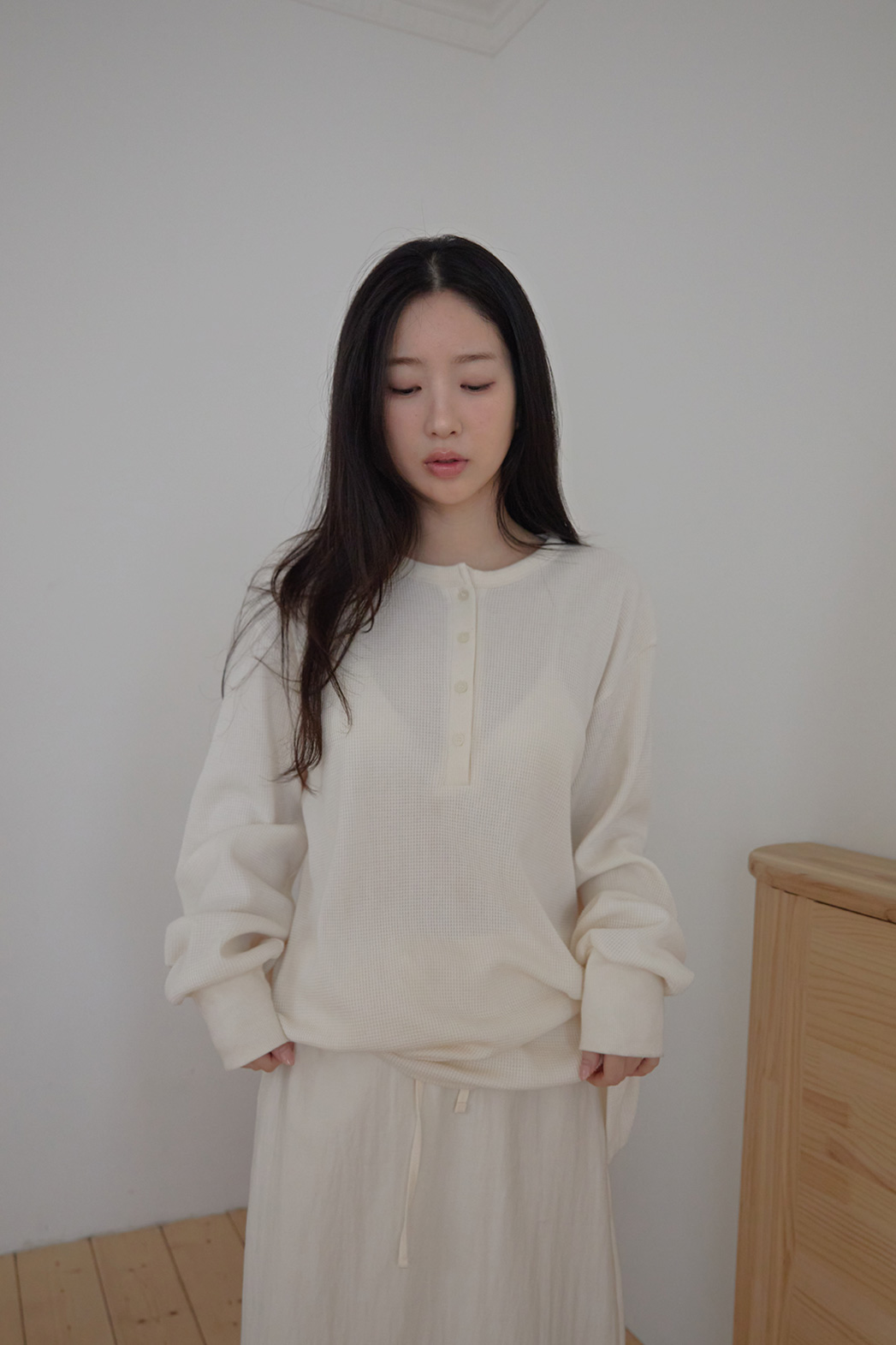 ベロアコットンボタンラウンドネックルーズエンボスTシャツオールシーズン | 詳細画像7