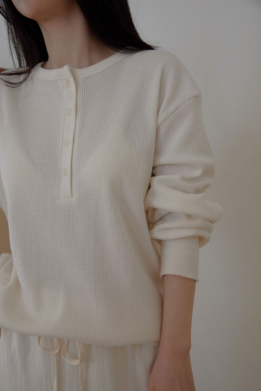 ベロアコットンボタンラウンドネックルーズエンボスTシャツオールシーズン | 詳細画像11