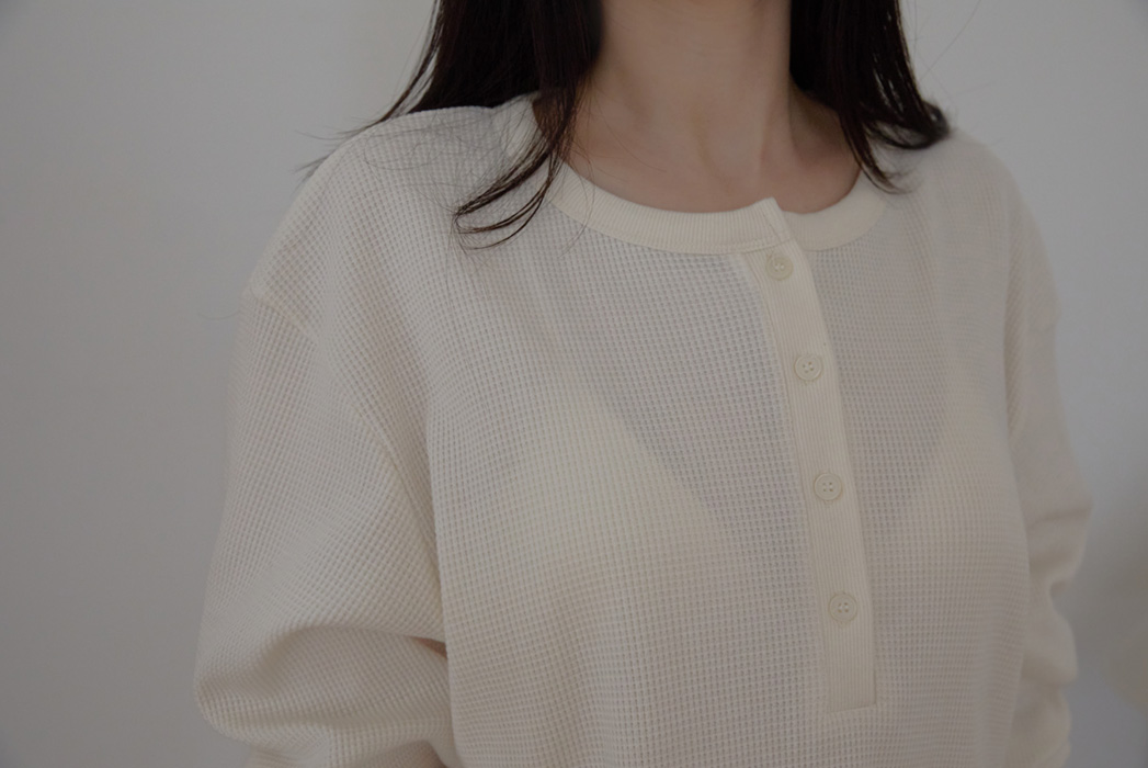 ベロアコットンボタンラウンドネックルーズエンボスTシャツオールシーズン | 詳細画像12