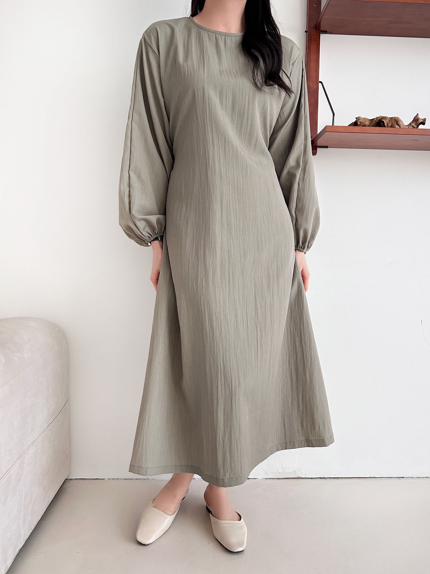 ラウンドネックポケットオーバーサイズロング長袖バックリボン無地ワンピース | 詳細画像2