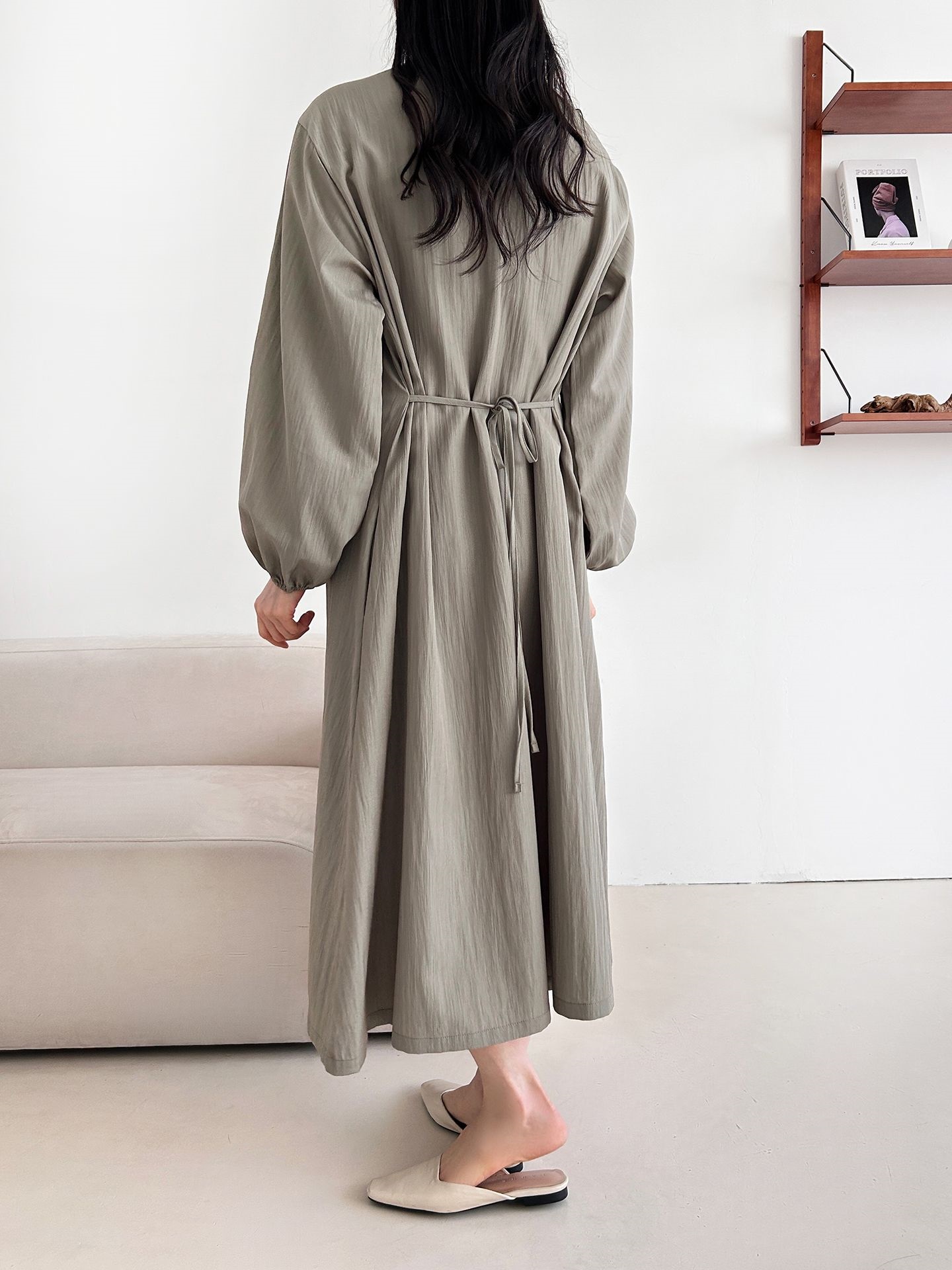 ラウンドネックポケットオーバーサイズロング長袖バックリボン無地ワンピース | 詳細画像3