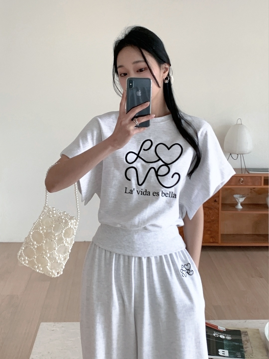 ラウンドネックポケットウエストゴムドルマン半袖ワイドレタリング刺繍セットアップ | 詳細画像3