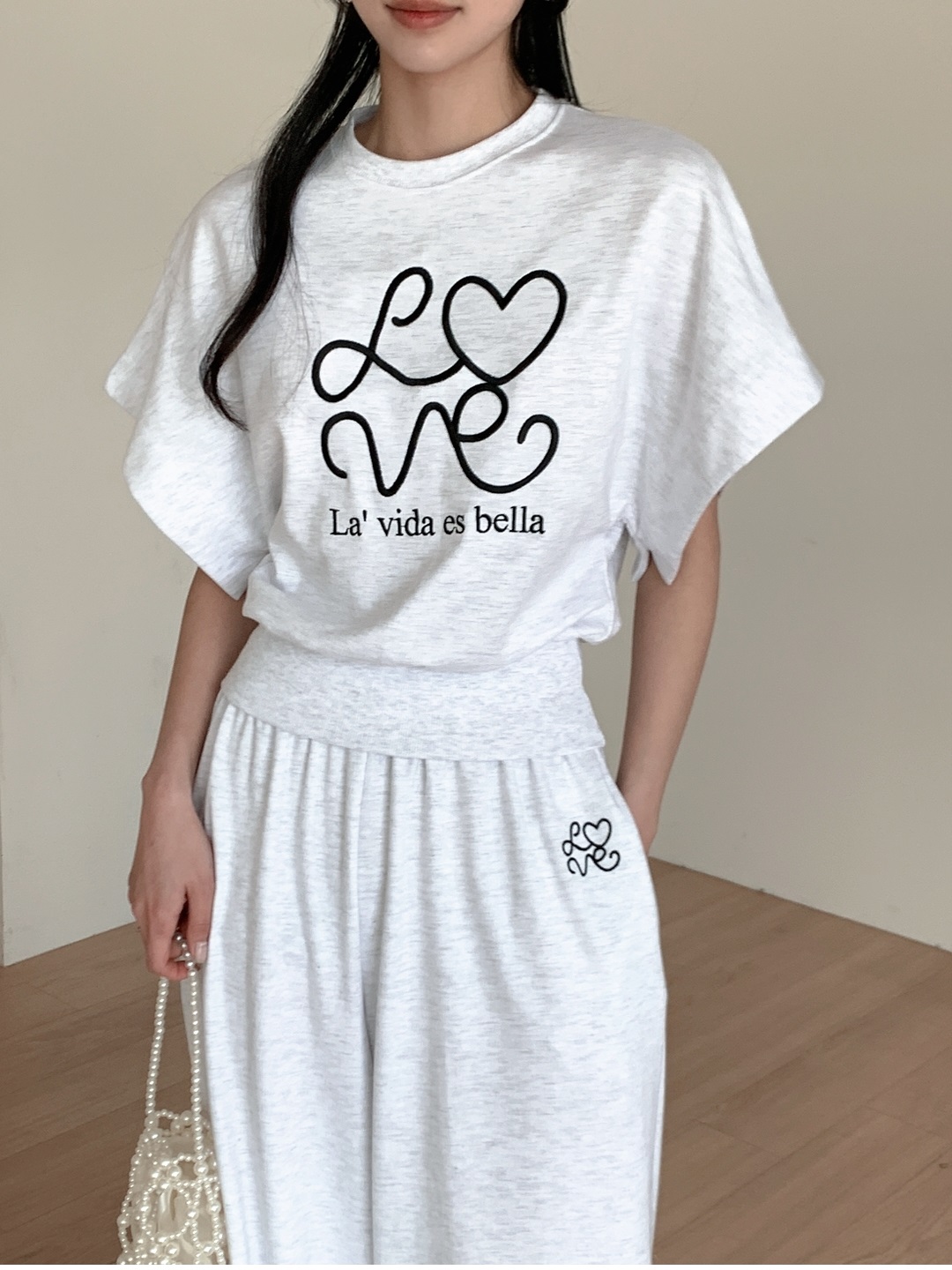 ラウンドネックポケットウエストゴムドルマン半袖ワイドレタリング刺繍セットアップ | 詳細画像5