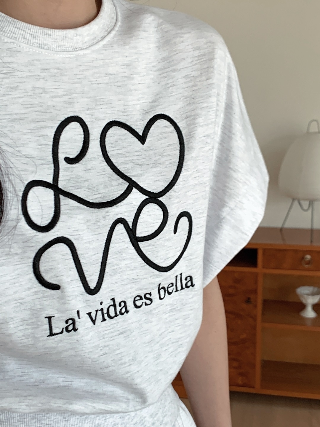 ラウンドネックポケットウエストゴムドルマン半袖ワイドレタリング刺繍セットアップ | 詳細画像7