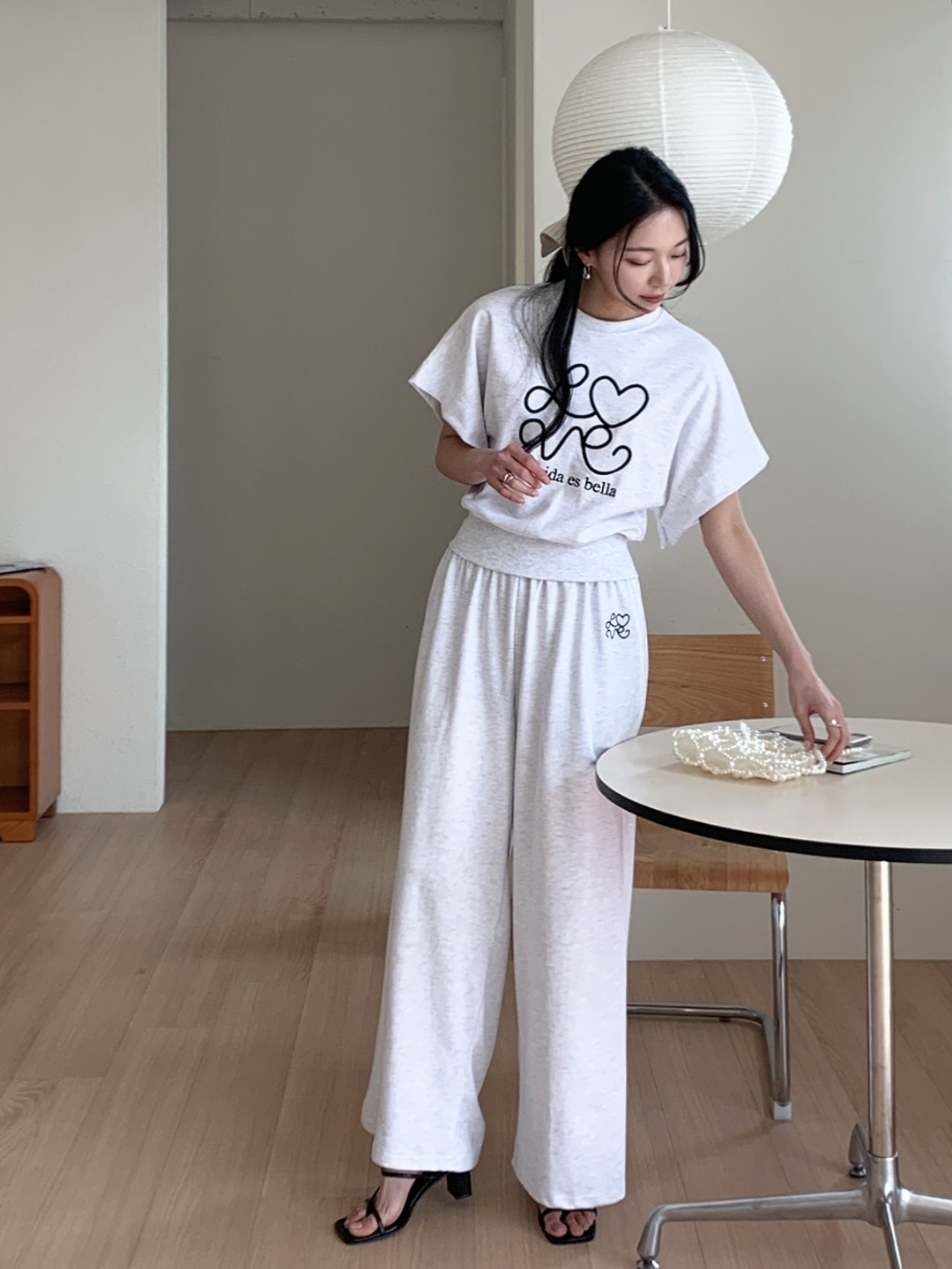 ラウンドネックポケットウエストゴムドルマン半袖ワイドレタリング刺繍セットアップ | 詳細画像10