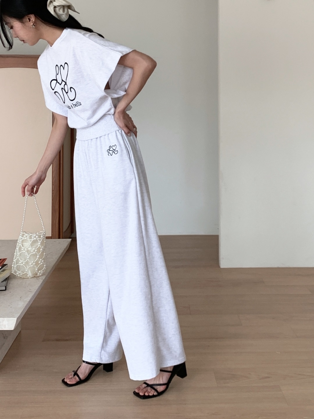 ラウンドネックポケットウエストゴムドルマン半袖ワイドレタリング刺繍セットアップ | 詳細画像15