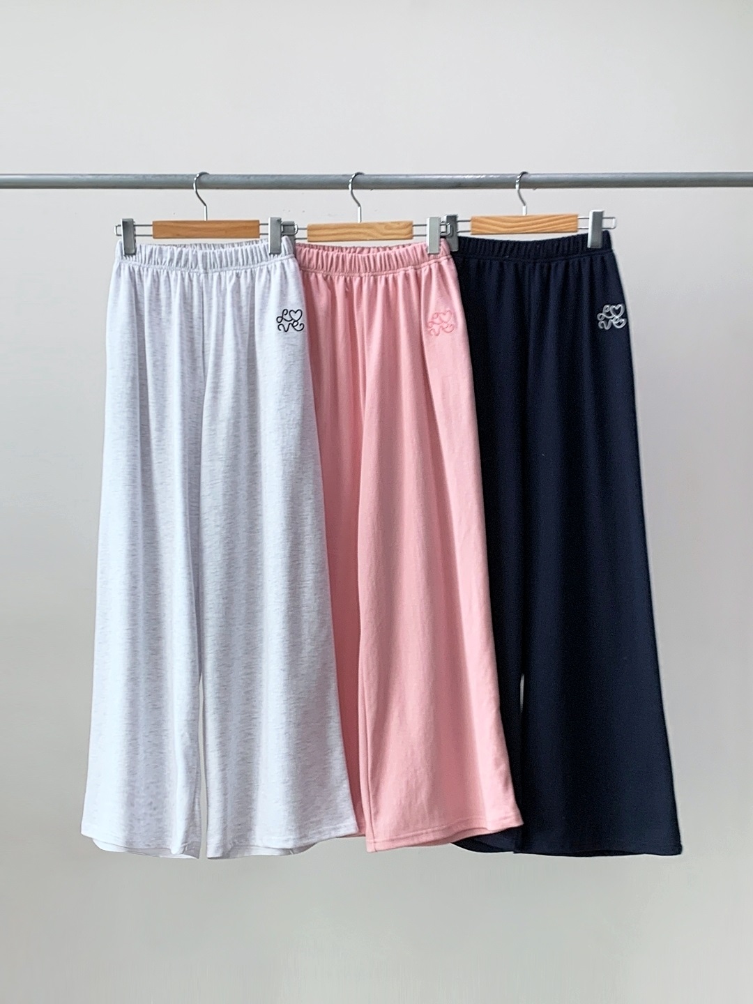 ラウンドネックポケットウエストゴムドルマン半袖ワイドレタリング刺繍セットアップ | 詳細画像18