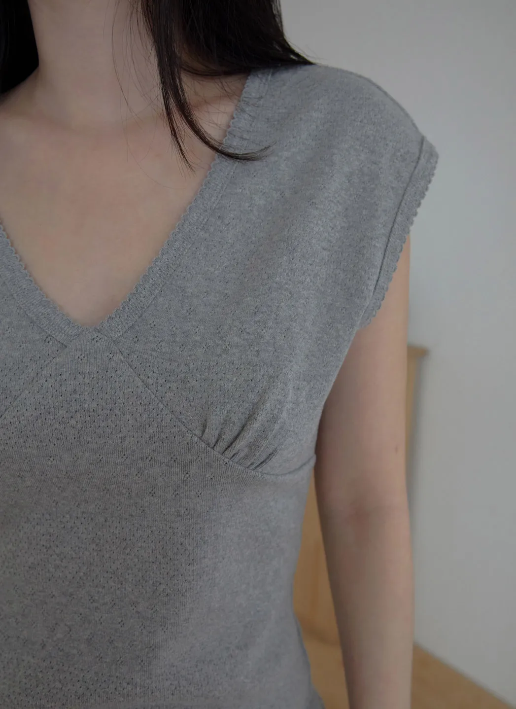 コットンVネックパンチングラインスリム花柄Tシャツオールシーズン | 詳細画像1