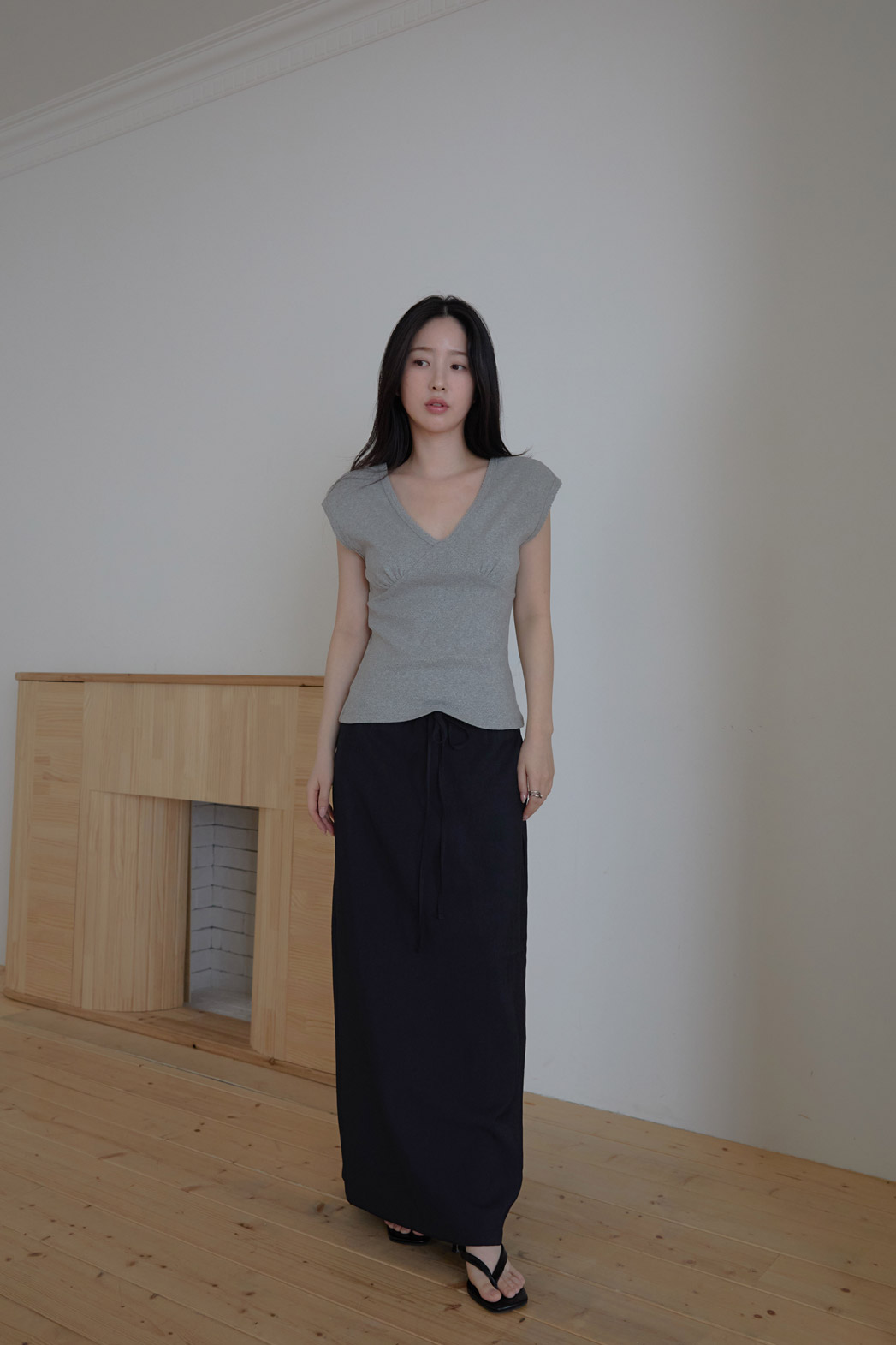 コットンVネックパンチングラインスリム花柄Tシャツオールシーズン | 詳細画像2