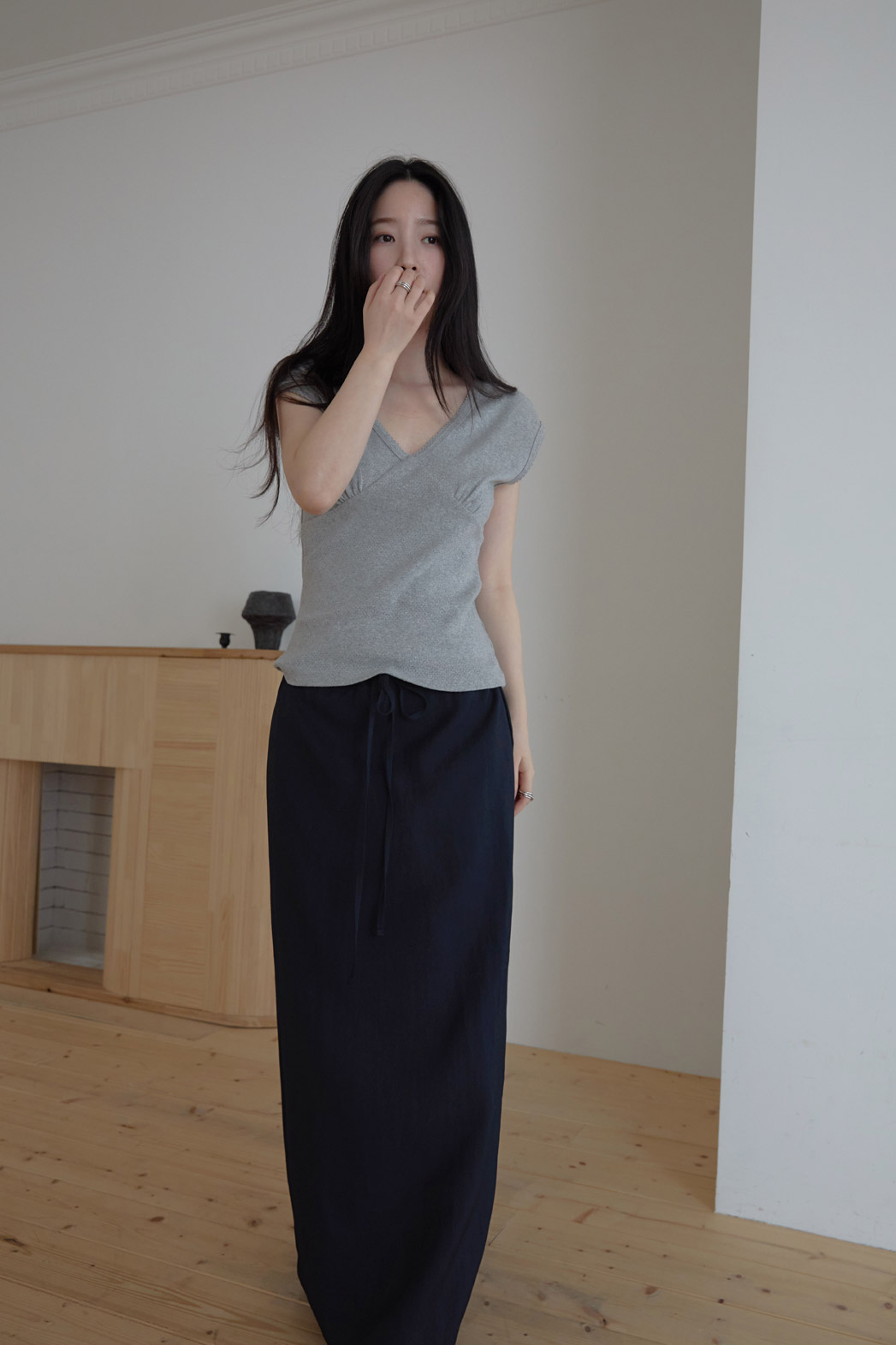 コットンVネックパンチングラインスリム花柄Tシャツオールシーズン | 詳細画像3