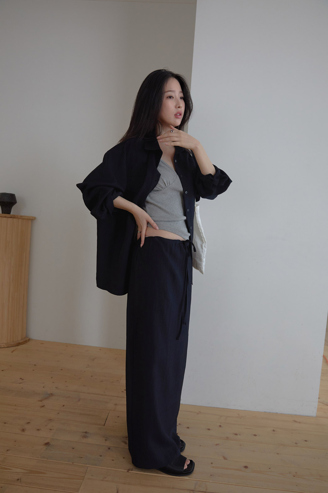 コットンVネックパンチングラインスリム花柄Tシャツオールシーズン | 詳細画像5