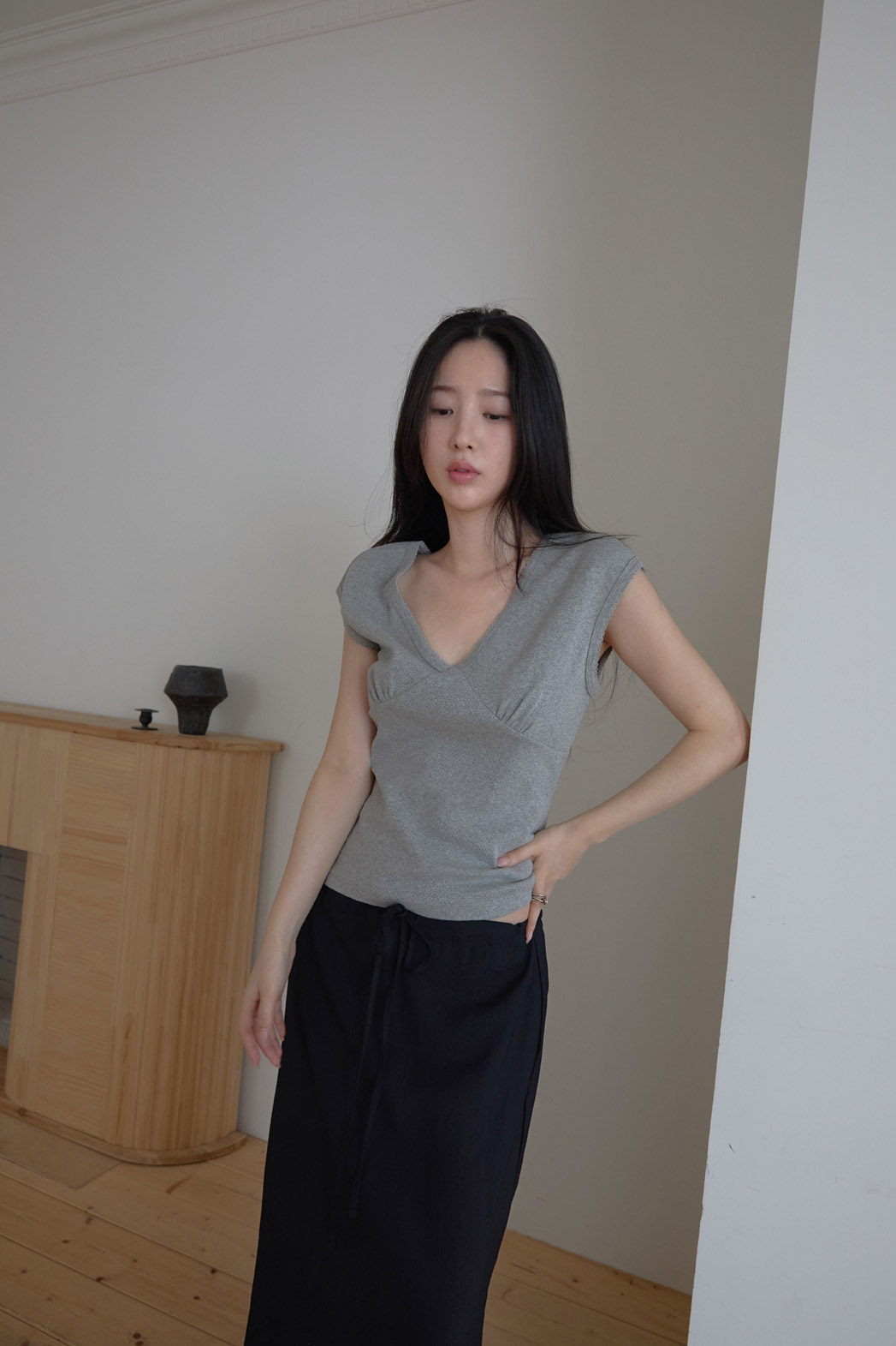 コットンVネックパンチングラインスリム花柄Tシャツオールシーズン | 詳細画像9