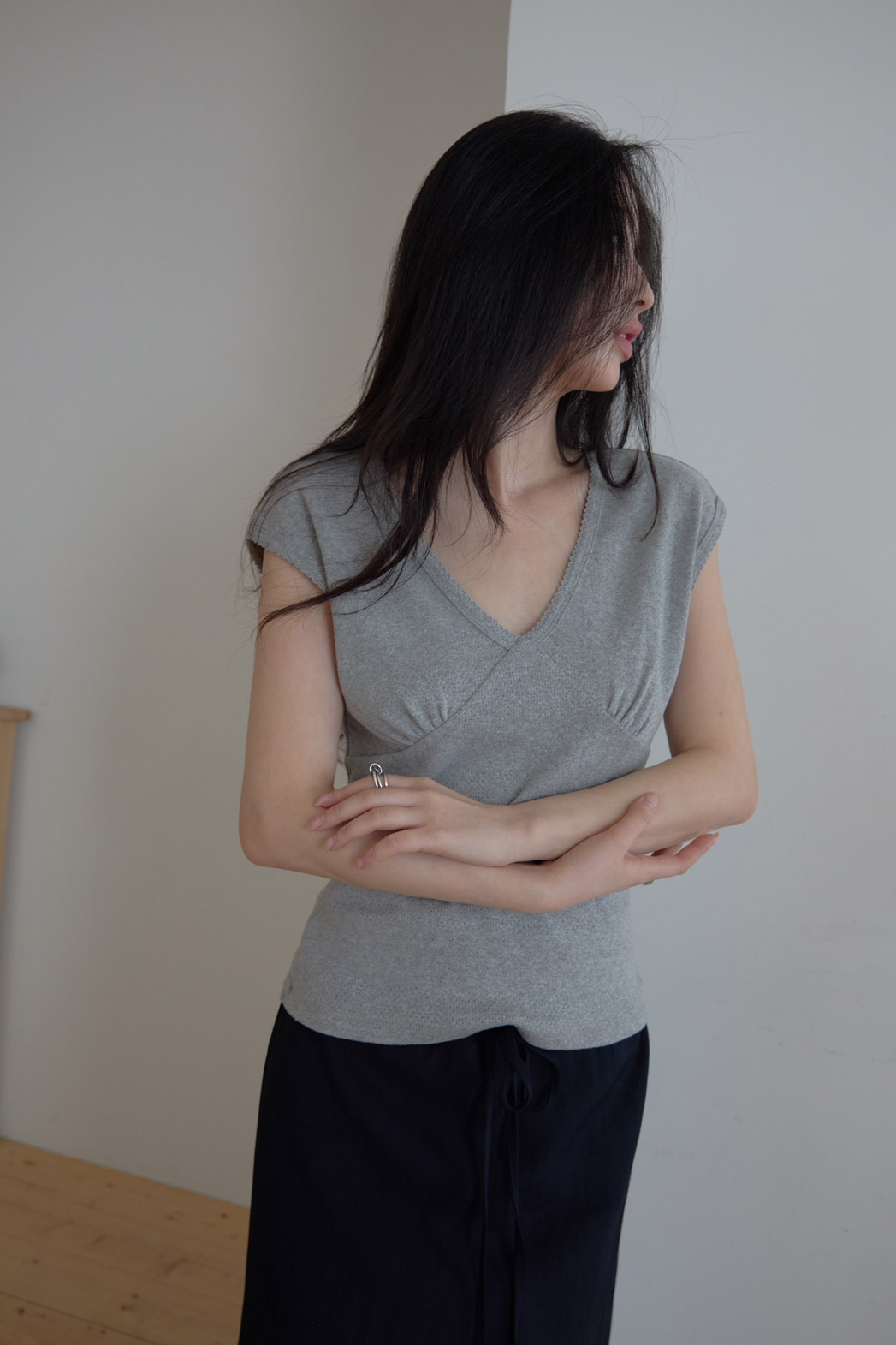 コットンVネックパンチングラインスリム花柄Tシャツオールシーズン | 詳細画像10