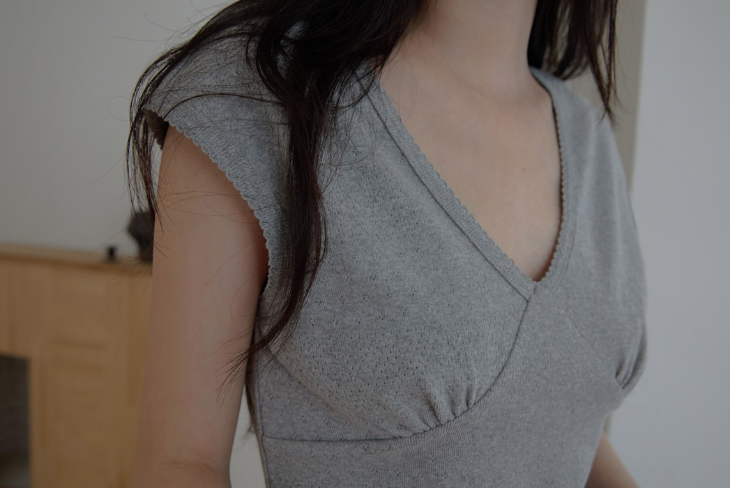 コットンVネックパンチングラインスリム花柄Tシャツオールシーズン | 詳細画像13