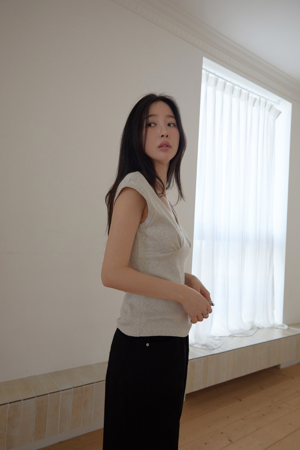 コットンVネックパンチングラインスリム花柄Tシャツオールシーズン | 詳細画像17