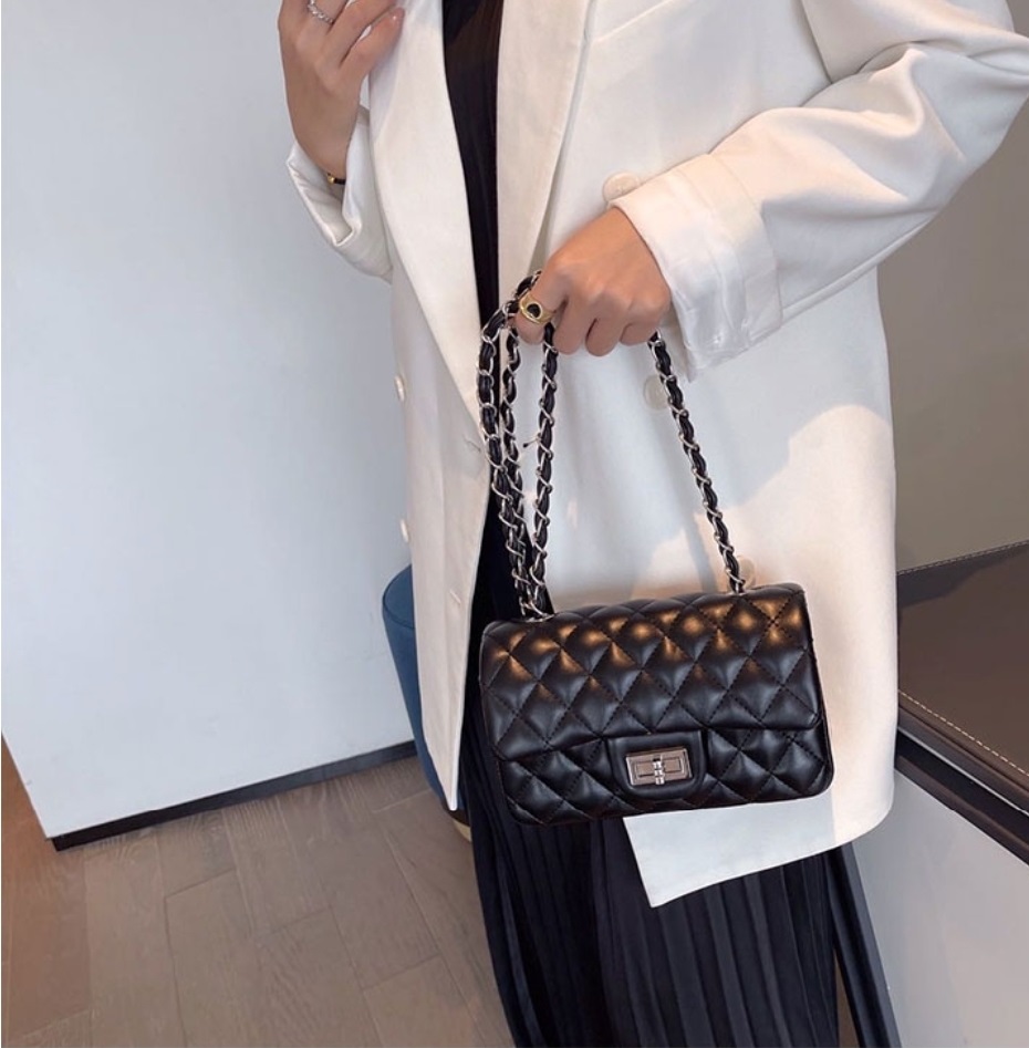 レザー調チェーンエンボスショルダーバッグ | 詳細画像2