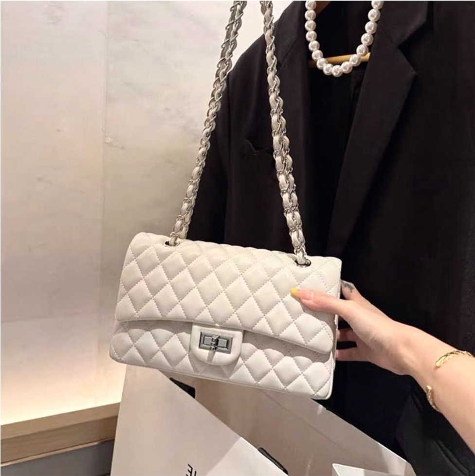 レザー調チェーンエンボスショルダーバッグ | 詳細画像3