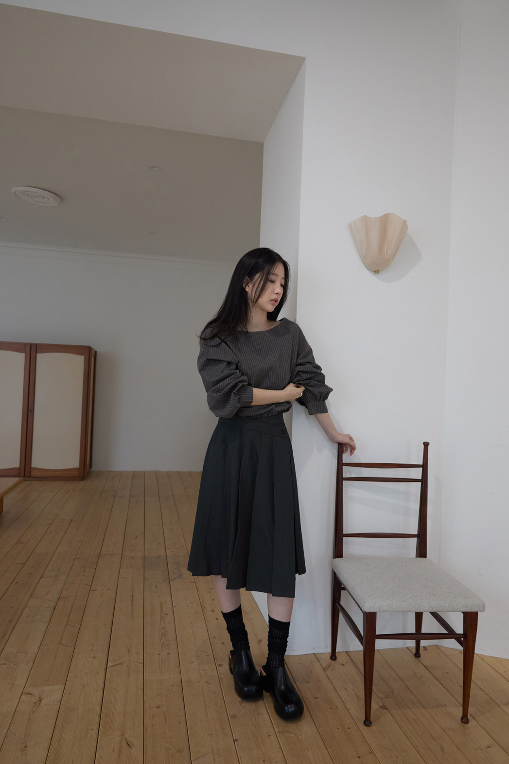 ストレッチベロアボタンラッププリーツミディ無地スカートオールシーズン | 詳細画像2