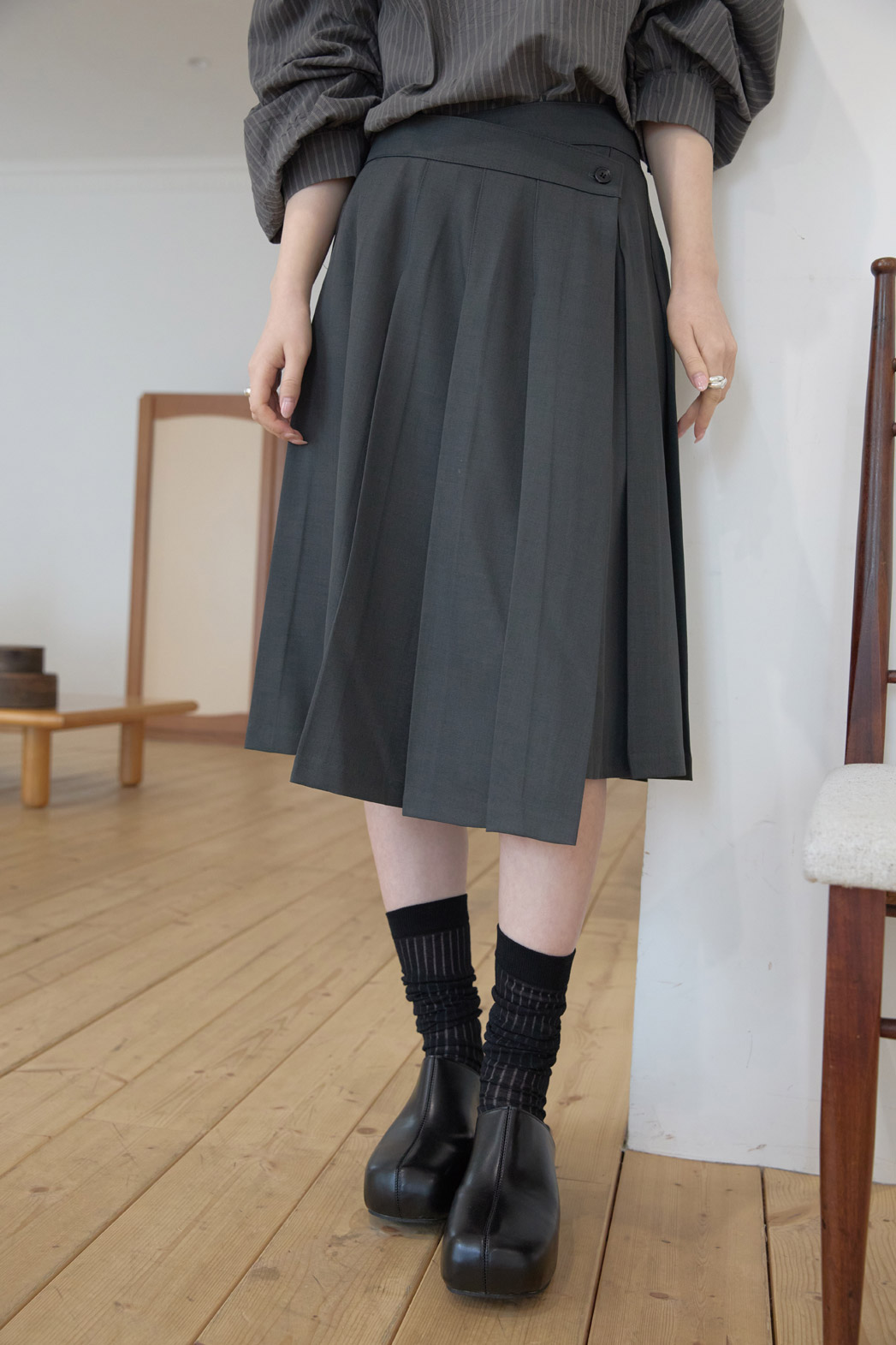 ストレッチベロアボタンラッププリーツミディ無地スカートオールシーズン | 詳細画像9