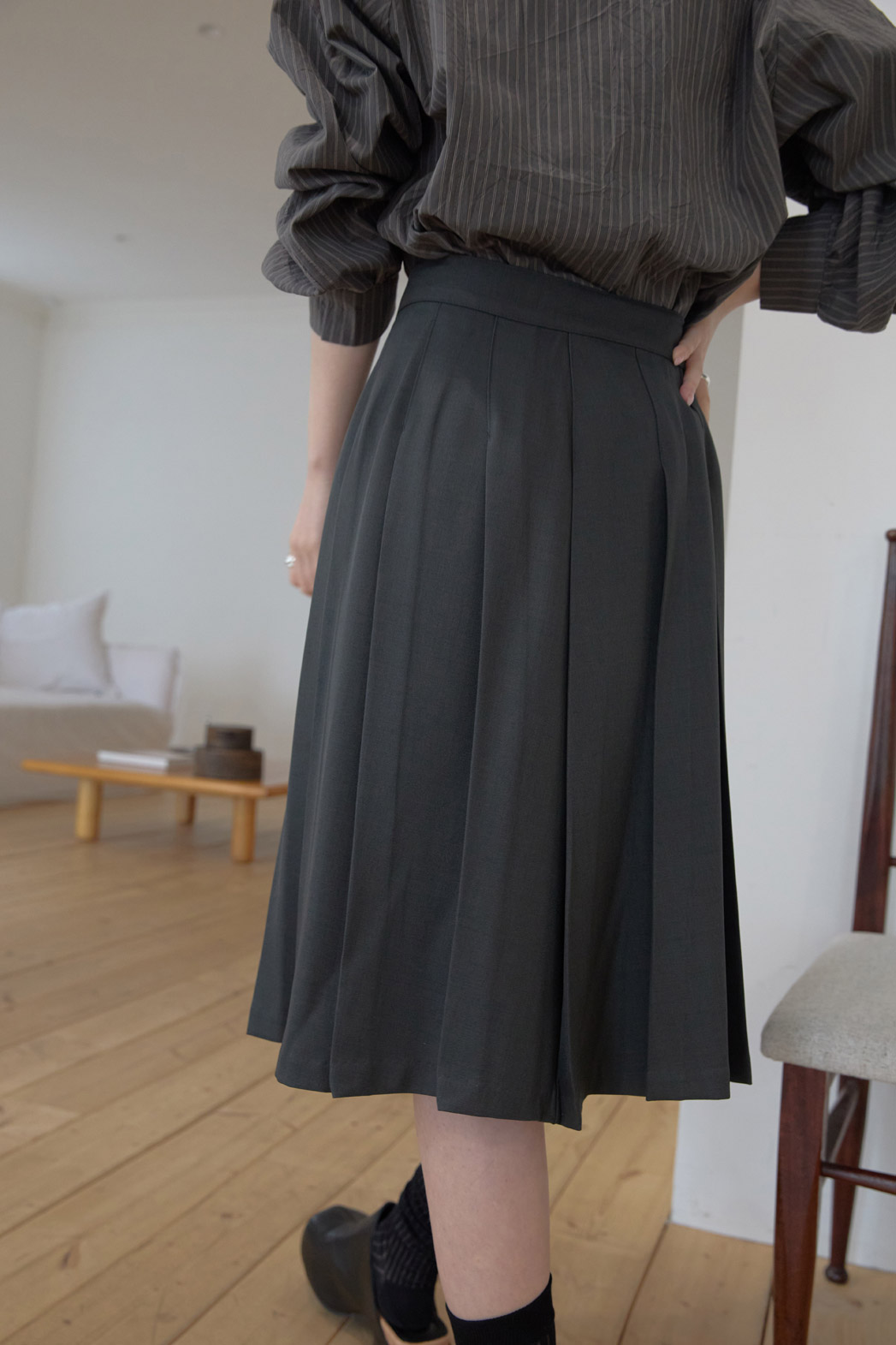ストレッチベロアボタンラッププリーツミディ無地スカートオールシーズン | 詳細画像12