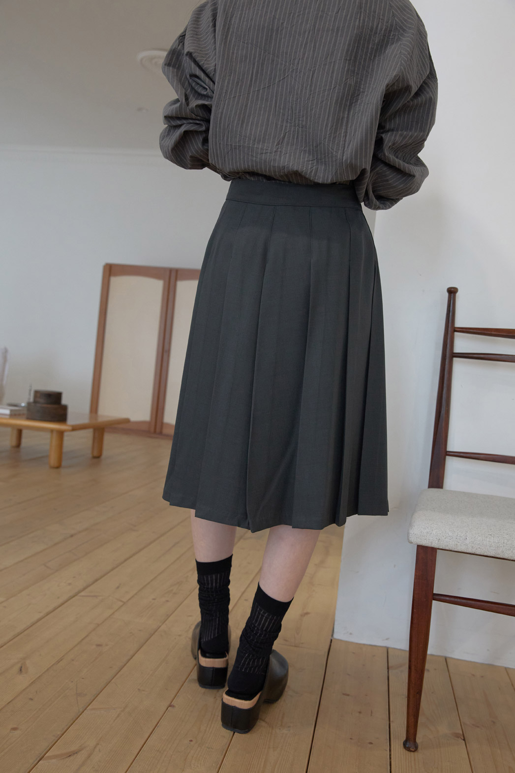 ストレッチベロアボタンラッププリーツミディ無地スカートオールシーズン | 詳細画像10