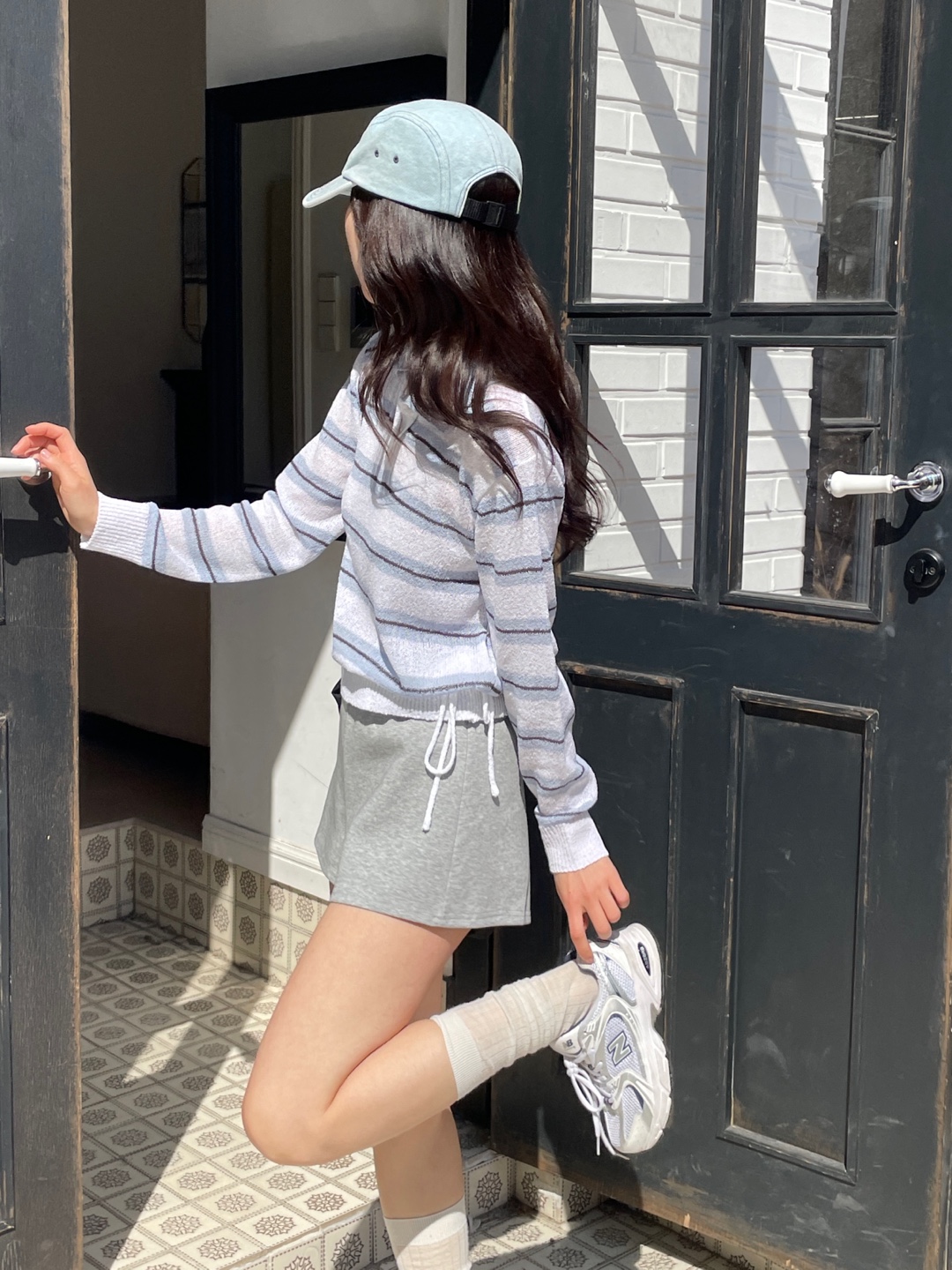 アクリルカラーヘンリーネックドローストリングハーフボタンルーズ長袖ボーダーTシャツ | 詳細画像5