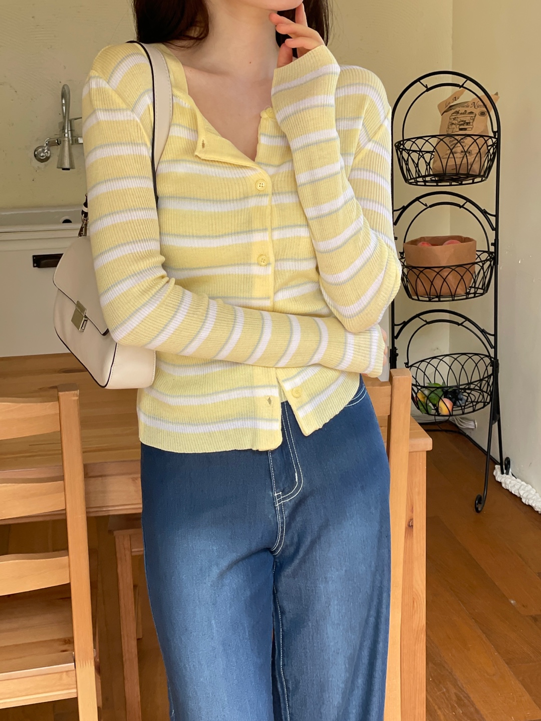 アクリルボタンラウンドネックスリム長袖セミクロップドボーダーカーディガン | 詳細画像3