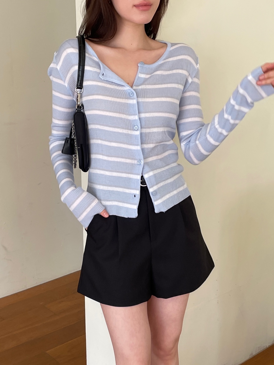 アクリルボタンラウンドネックスリム長袖セミクロップドボーダーカーディガン | 詳細画像7