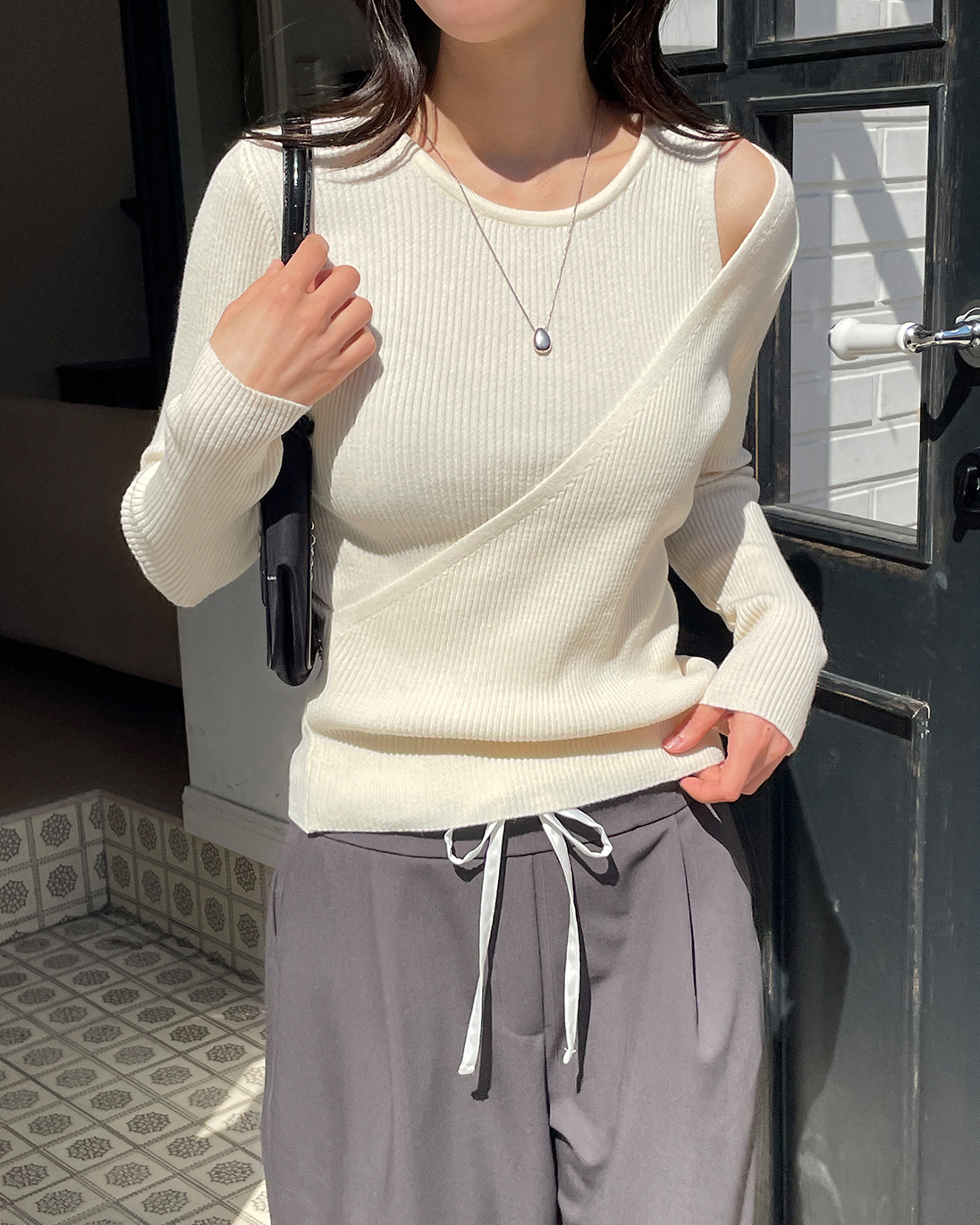 リブラウンドネックワンショルダースリムレイヤード風カシュクールアンバランス長袖無地ニット | 詳細画像2