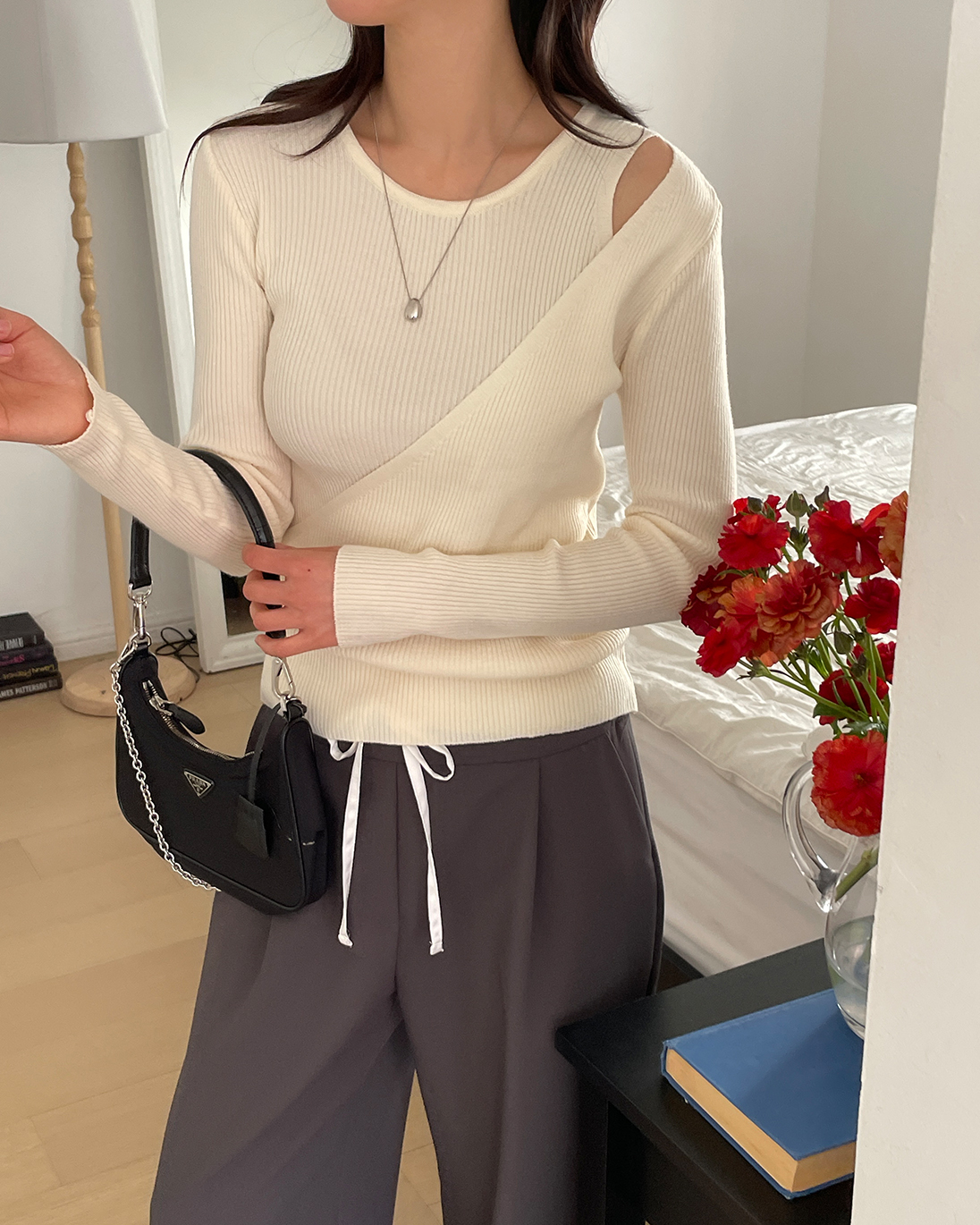 リブラウンドネックワンショルダースリムレイヤード風カシュクールアンバランス長袖無地ニット | 詳細画像4