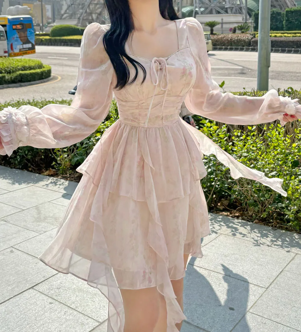 シフォンストラップスクエアネックシャーリングフリルラッフルティアードパフスリーブ長袖フレアAラインミニヒドゥンジッパースリム花柄ワンピース | YUAU | 詳細画像1