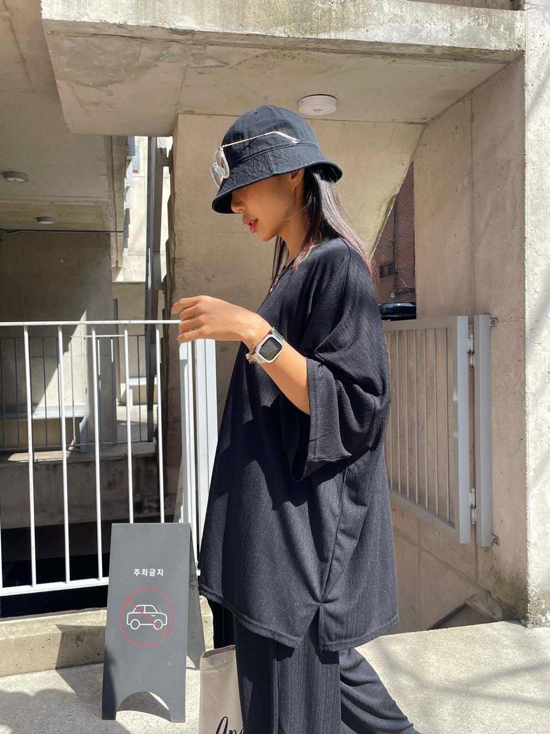 ラウンドネックスリットポケットウエストゴムオーバーサイズ半袖無地セットアップ | 詳細画像5