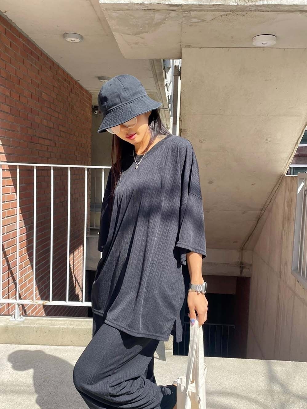 ラウンドネックスリットポケットウエストゴムオーバーサイズ半袖無地セットアップ | 詳細画像9