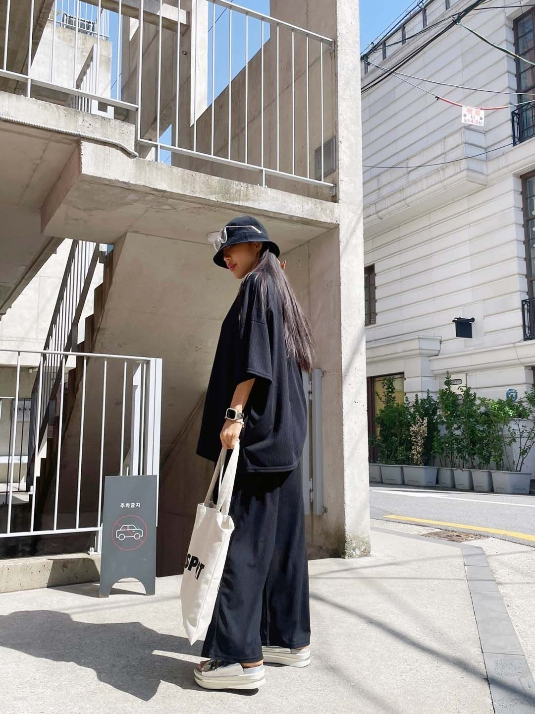 ラウンドネックスリットポケットウエストゴムオーバーサイズ半袖無地セットアップ | 詳細画像15