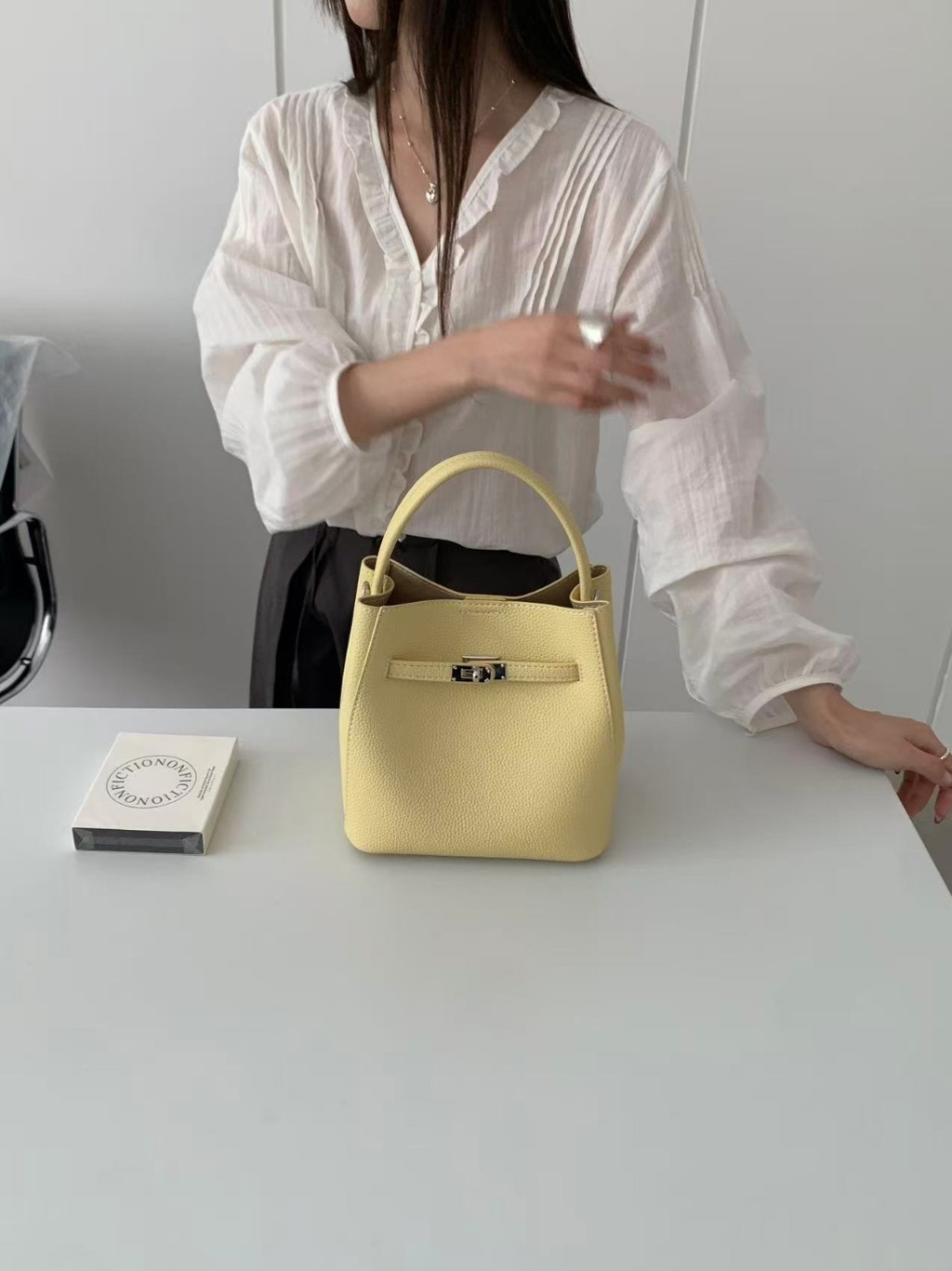 レザー調ショルダーバッグポーチ付 | 詳細画像4