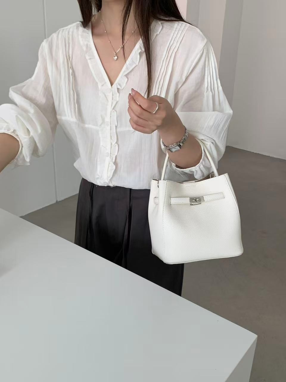 レザー調ショルダーバッグポーチ付 | 詳細画像5