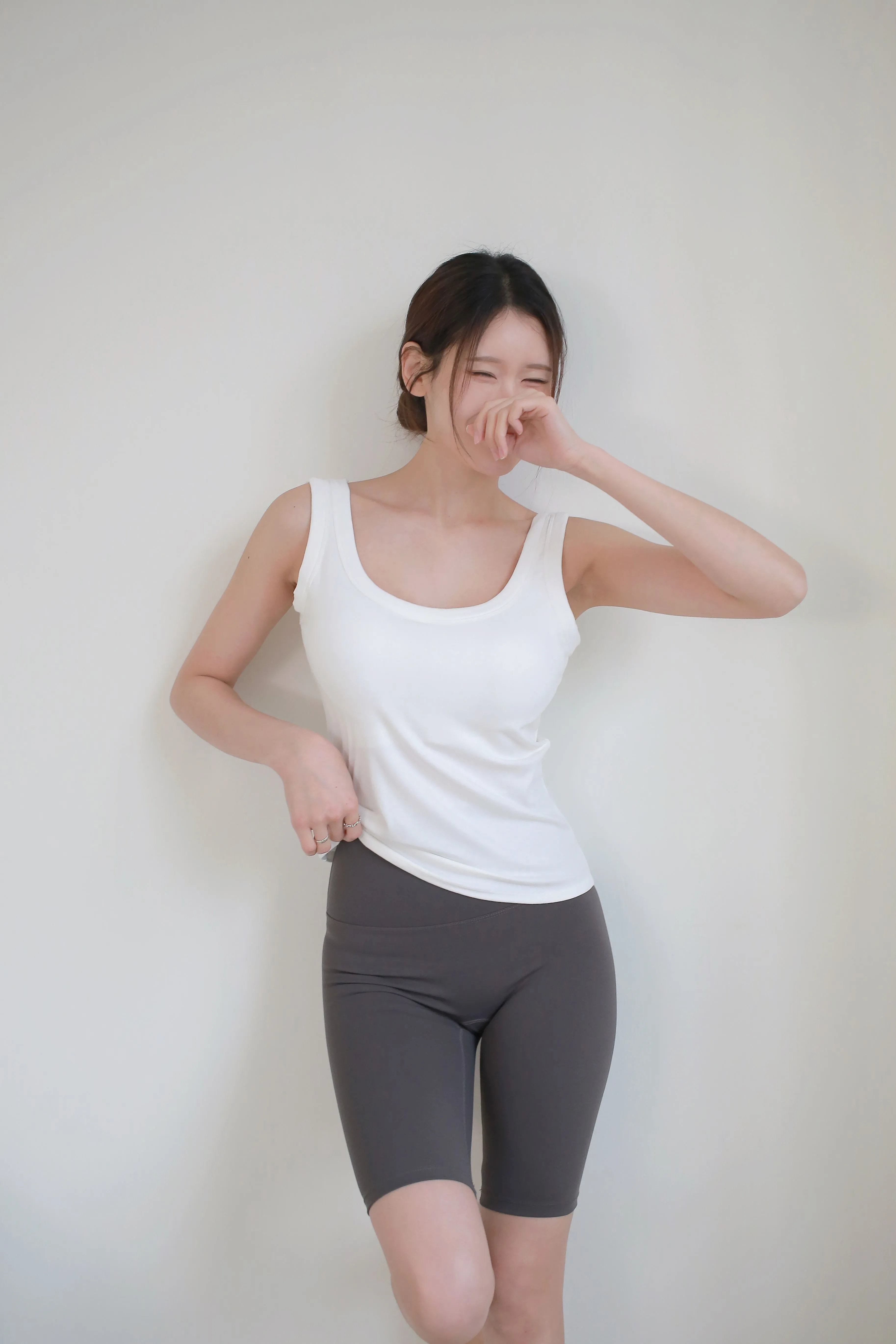 ストレッチラウンドネックベーシックスリムカップ付 | 詳細画像1