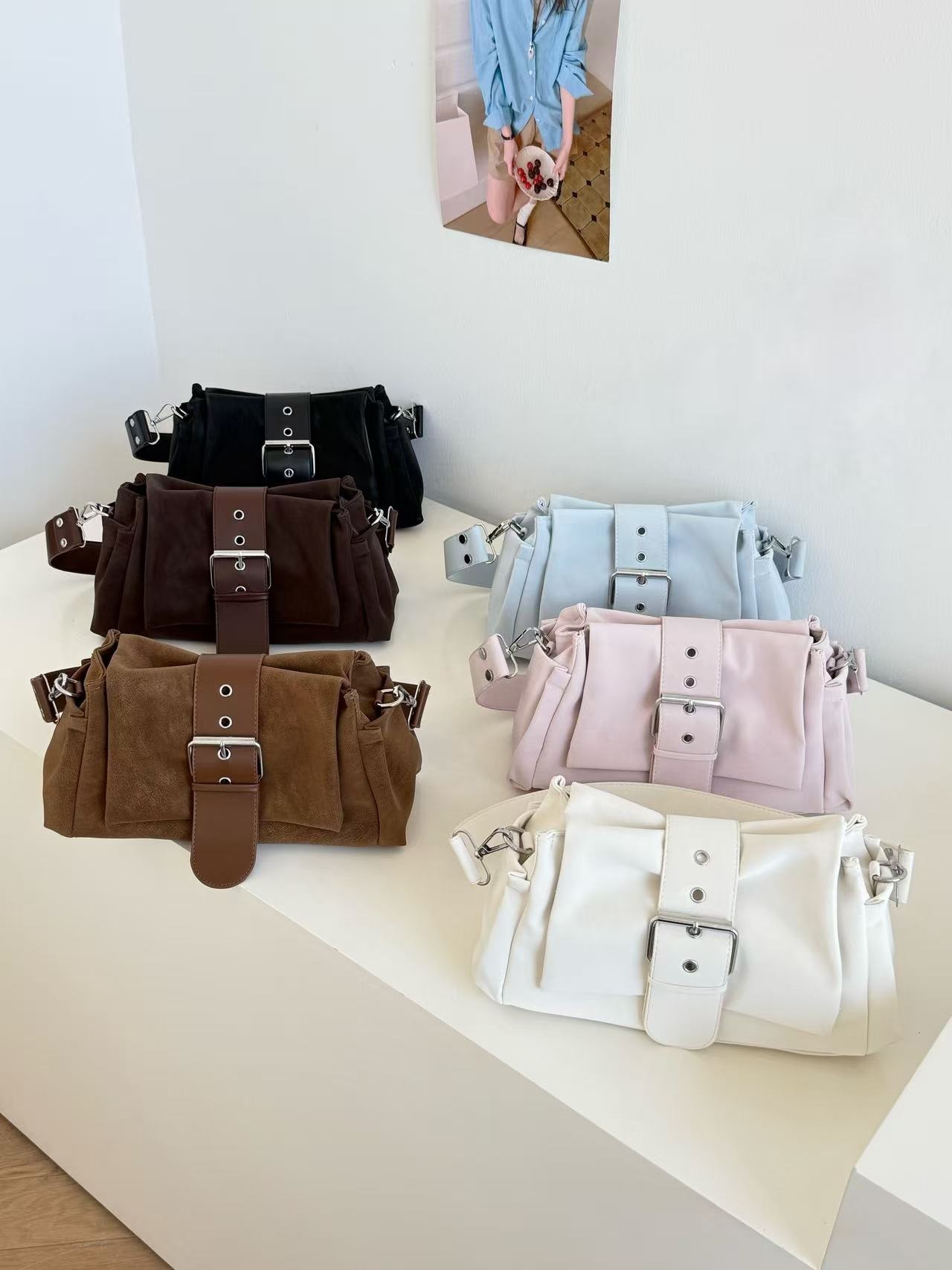 レザー調ベルトポケット無地ショルダーバッグ | 詳細画像13