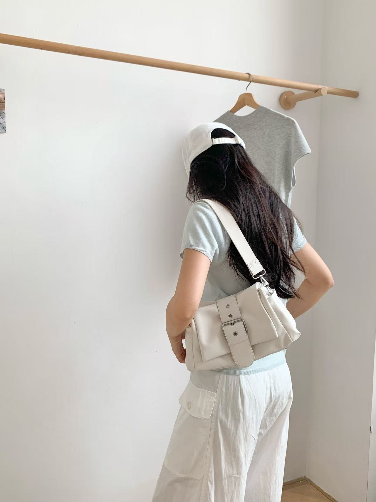 レザー調ベルトポケット無地ショルダーバッグ | 詳細画像6