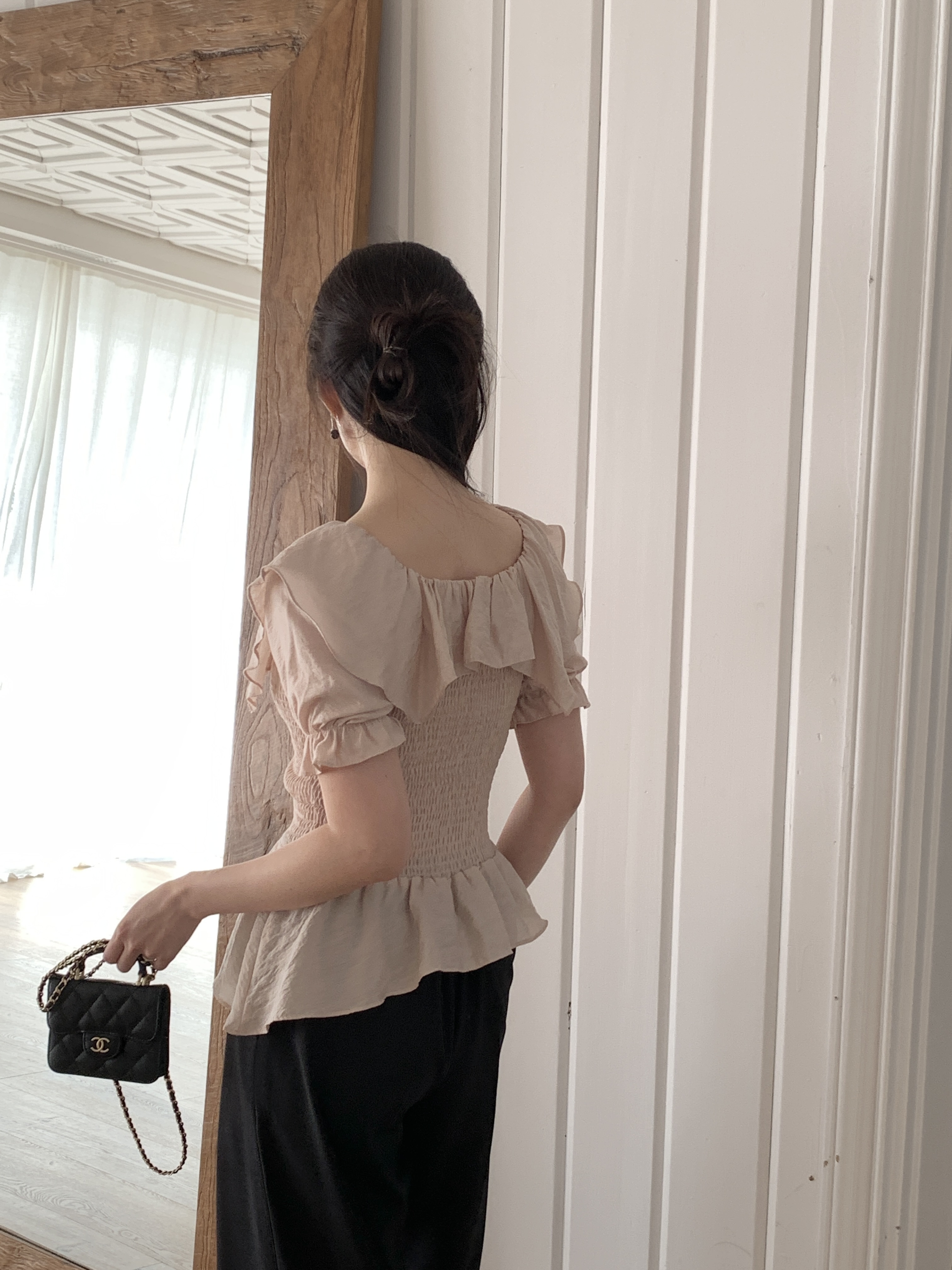 オフショルダーシャーリングパフスリーブスリムアンバランス半袖ブラウス | 詳細画像6