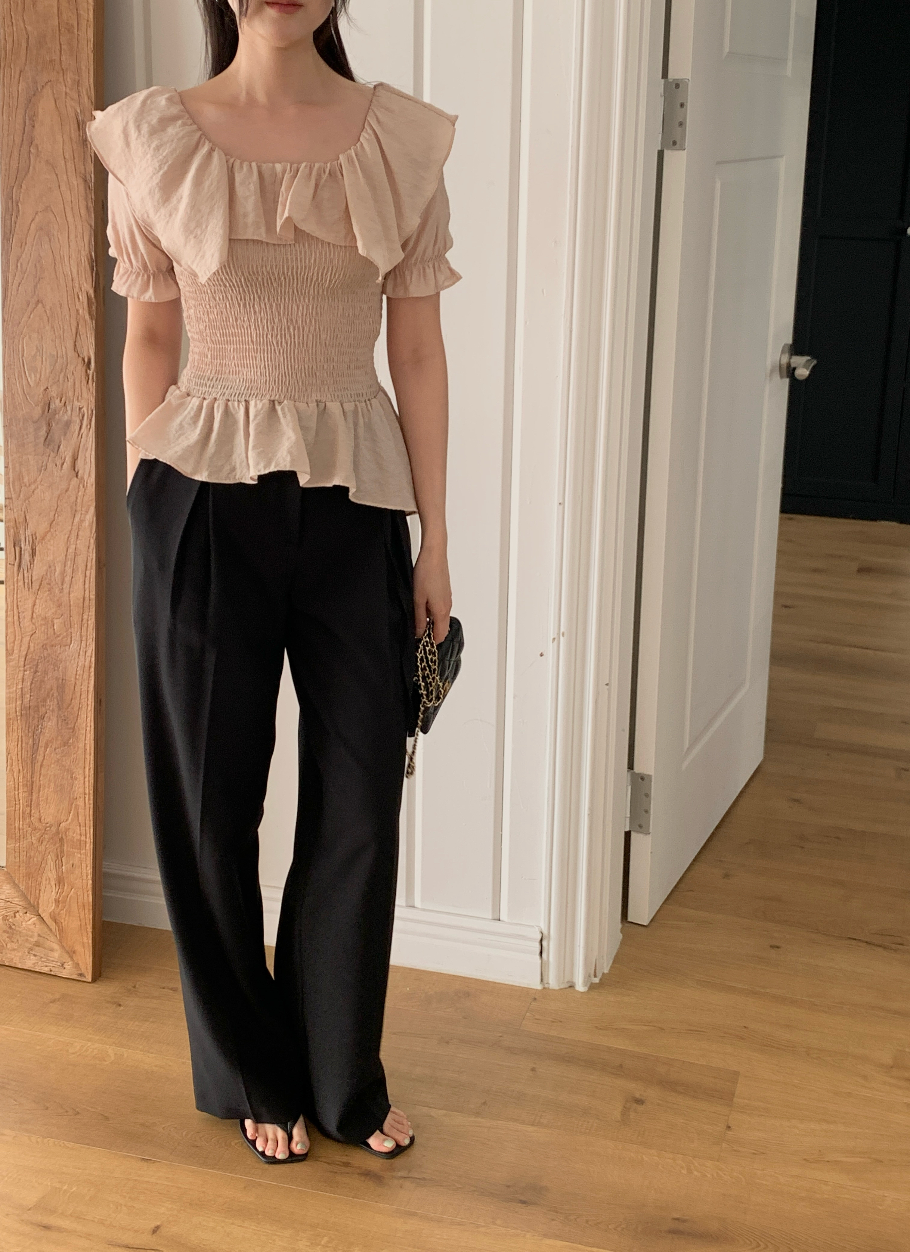 オフショルダーシャーリングパフスリーブスリムアンバランス半袖ブラウス | 詳細画像7