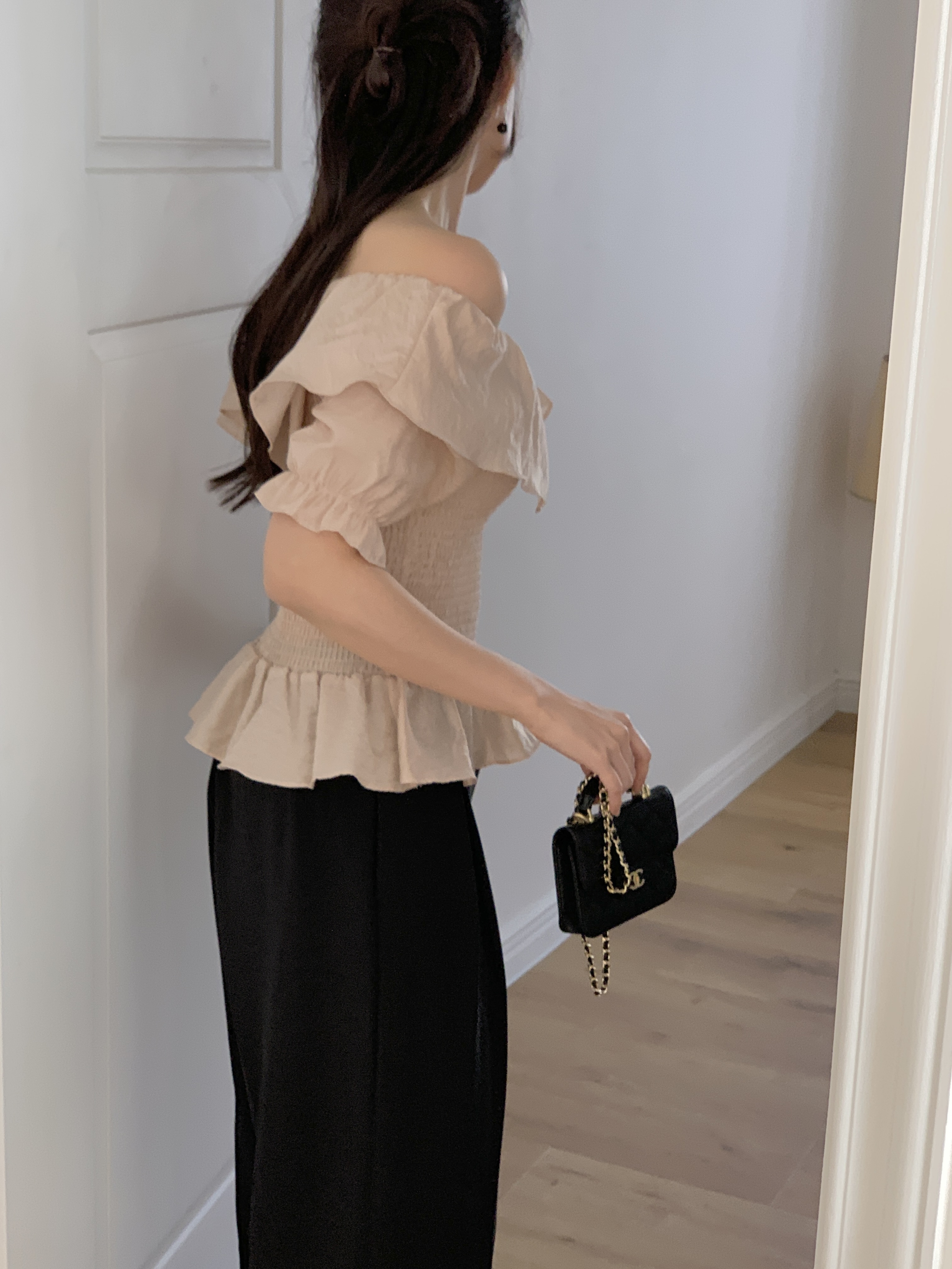 オフショルダーシャーリングパフスリーブスリムアンバランス半袖ブラウス | 詳細画像9