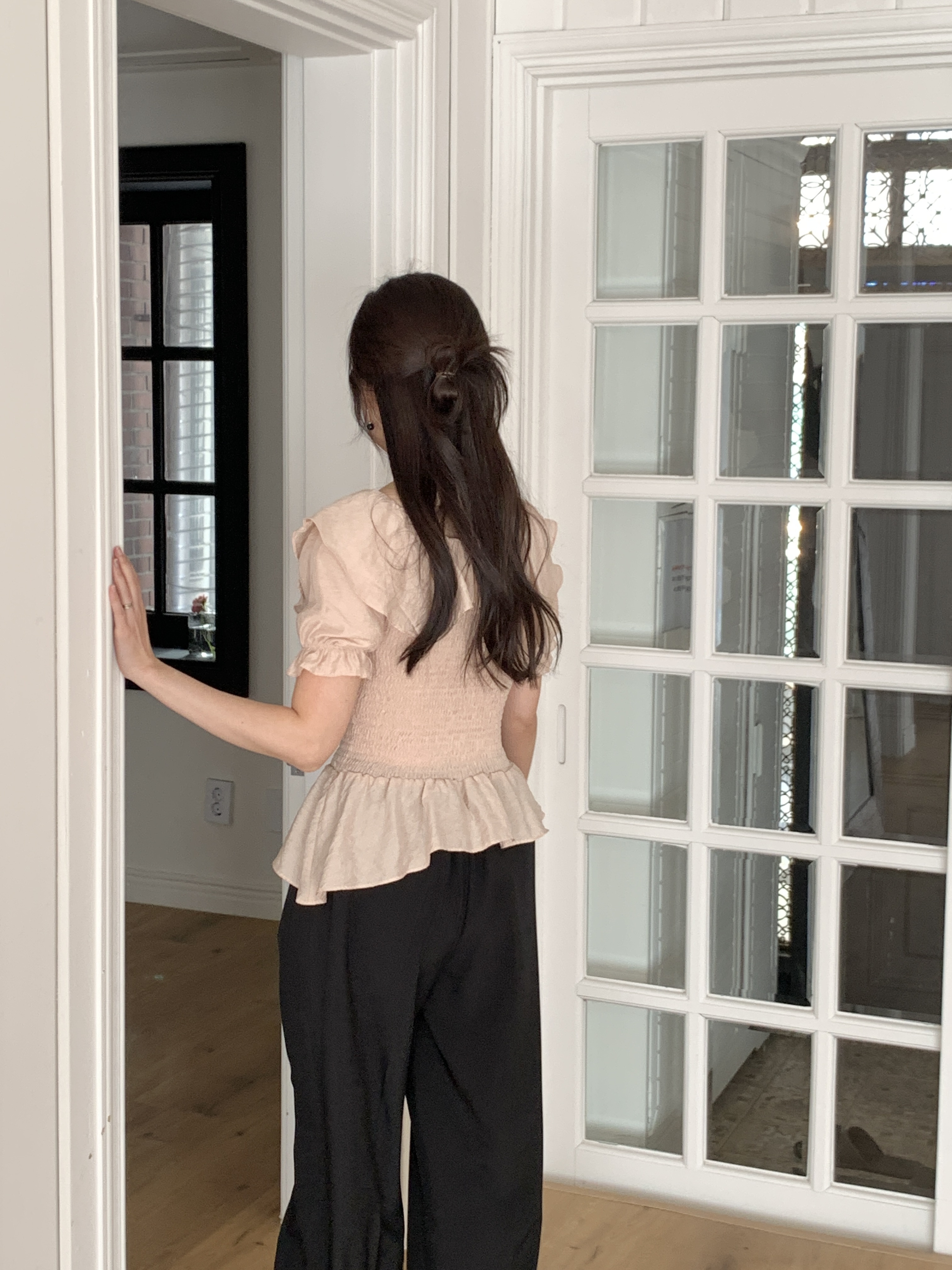 オフショルダーシャーリングパフスリーブスリムアンバランス半袖ブラウス | 詳細画像16