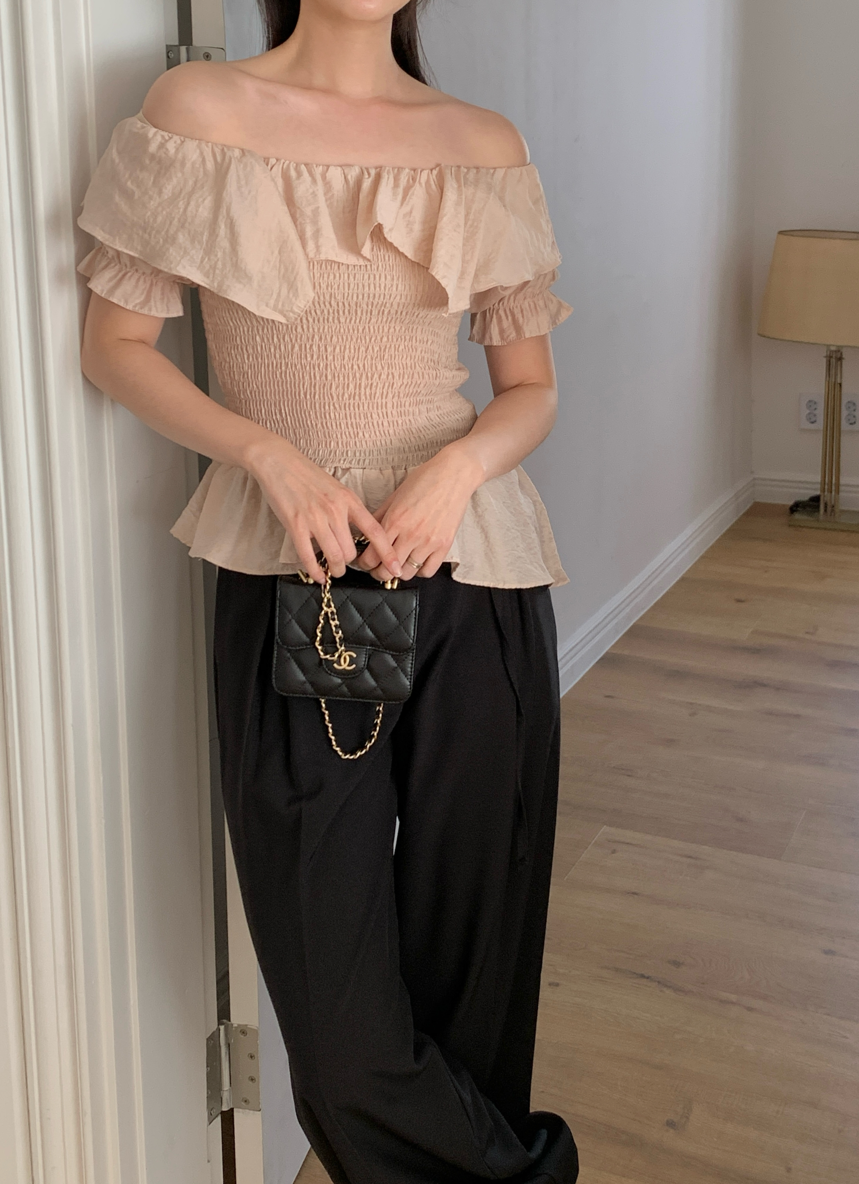 オフショルダーシャーリングパフスリーブスリムアンバランス半袖ブラウス | 詳細画像17