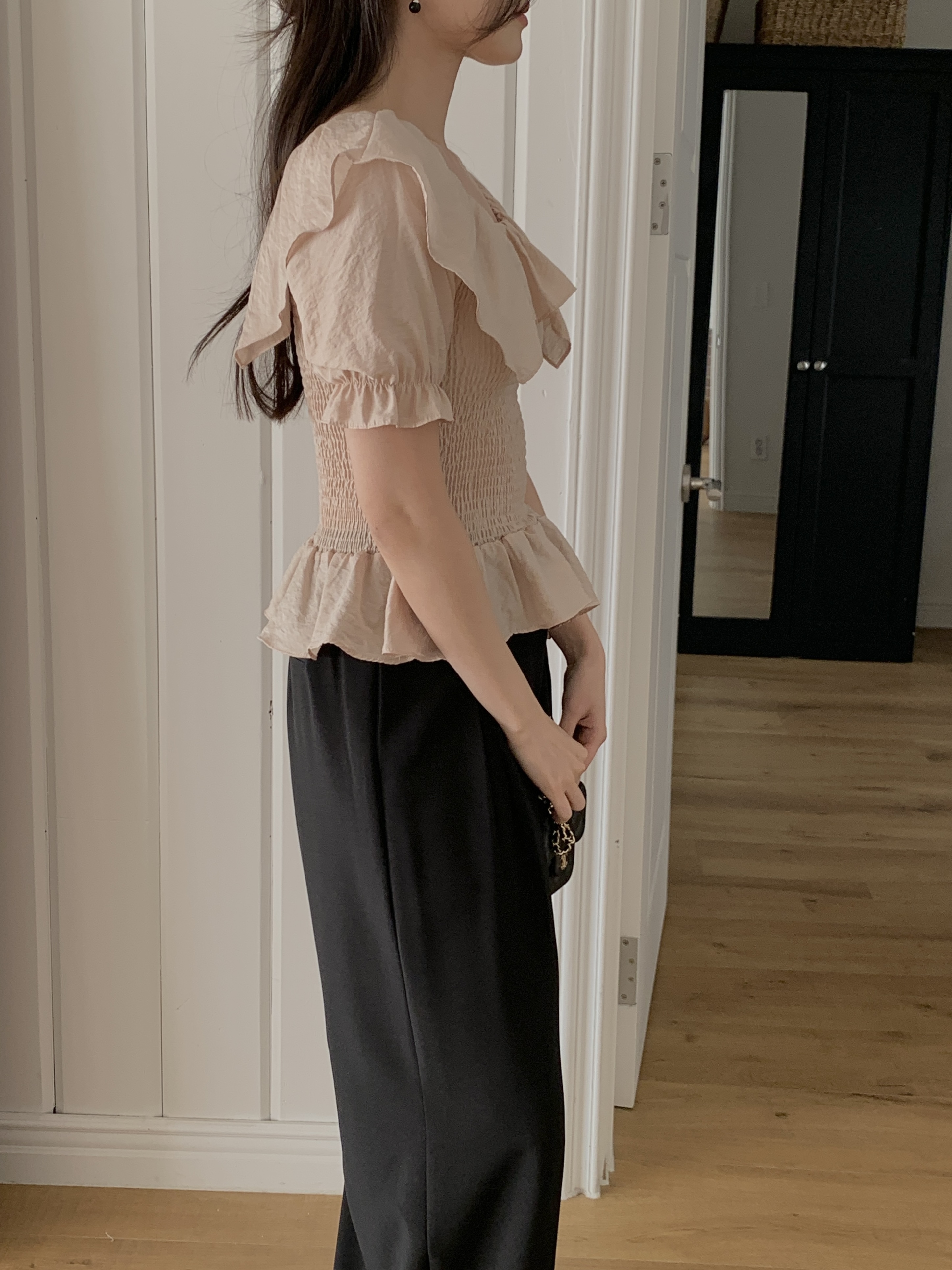 オフショルダーシャーリングパフスリーブスリムアンバランス半袖ブラウス | 詳細画像18